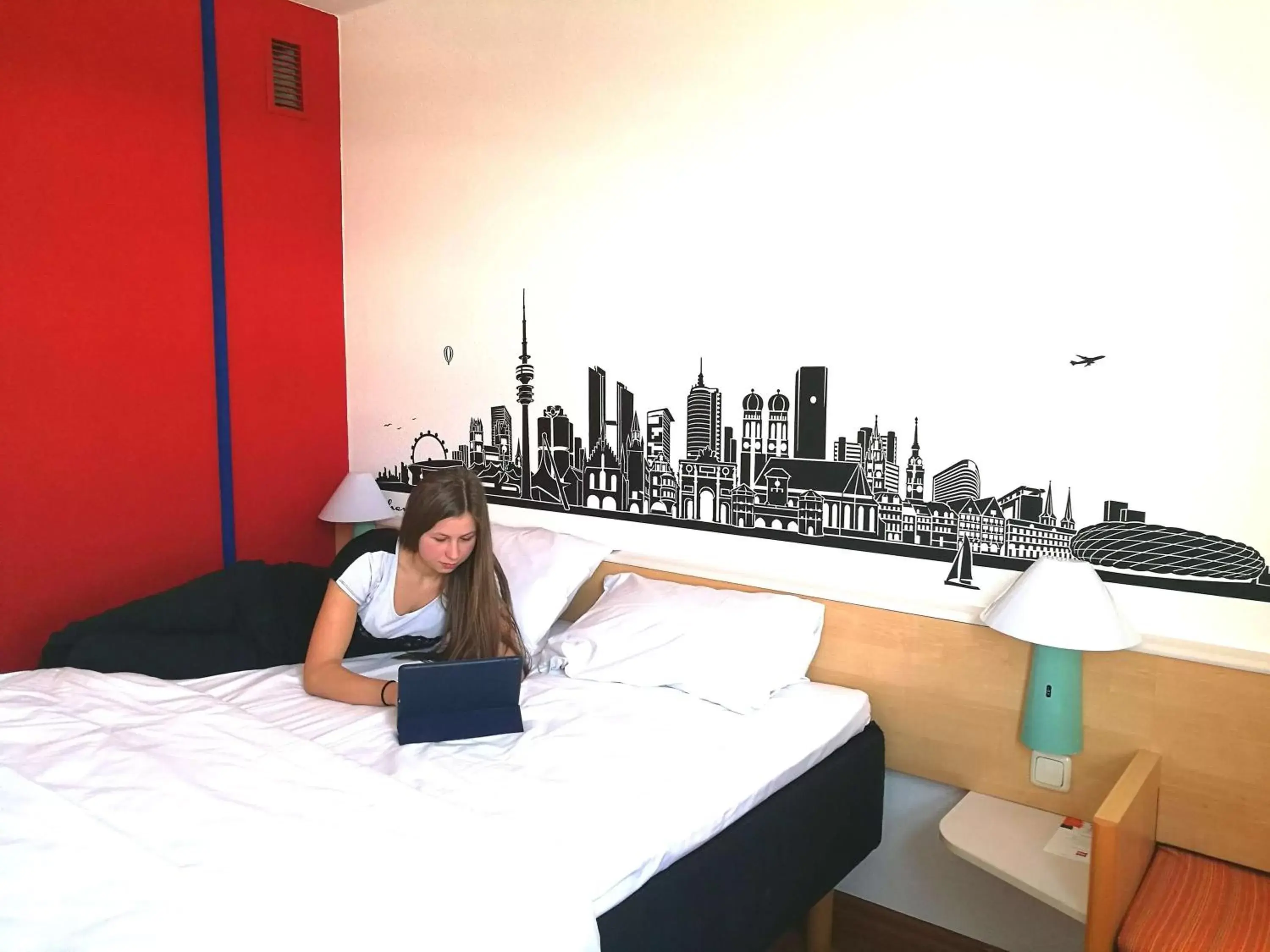 Photo of the whole room in ibis München City Nord