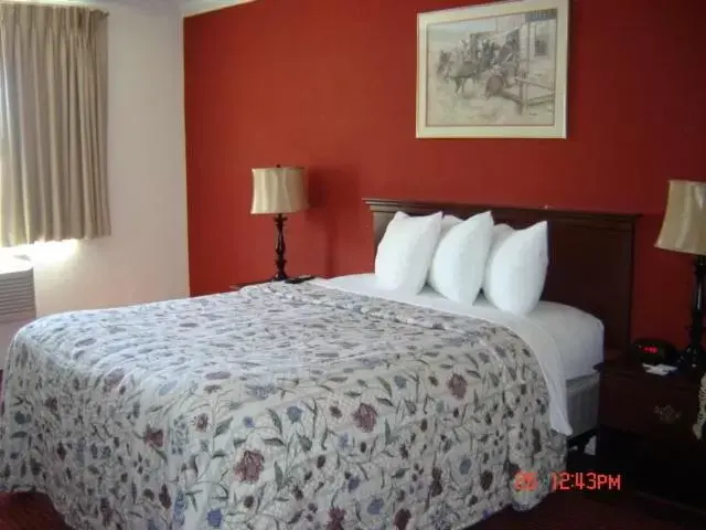 Bedroom, Bed in Tonopah Station Hotel and Casino