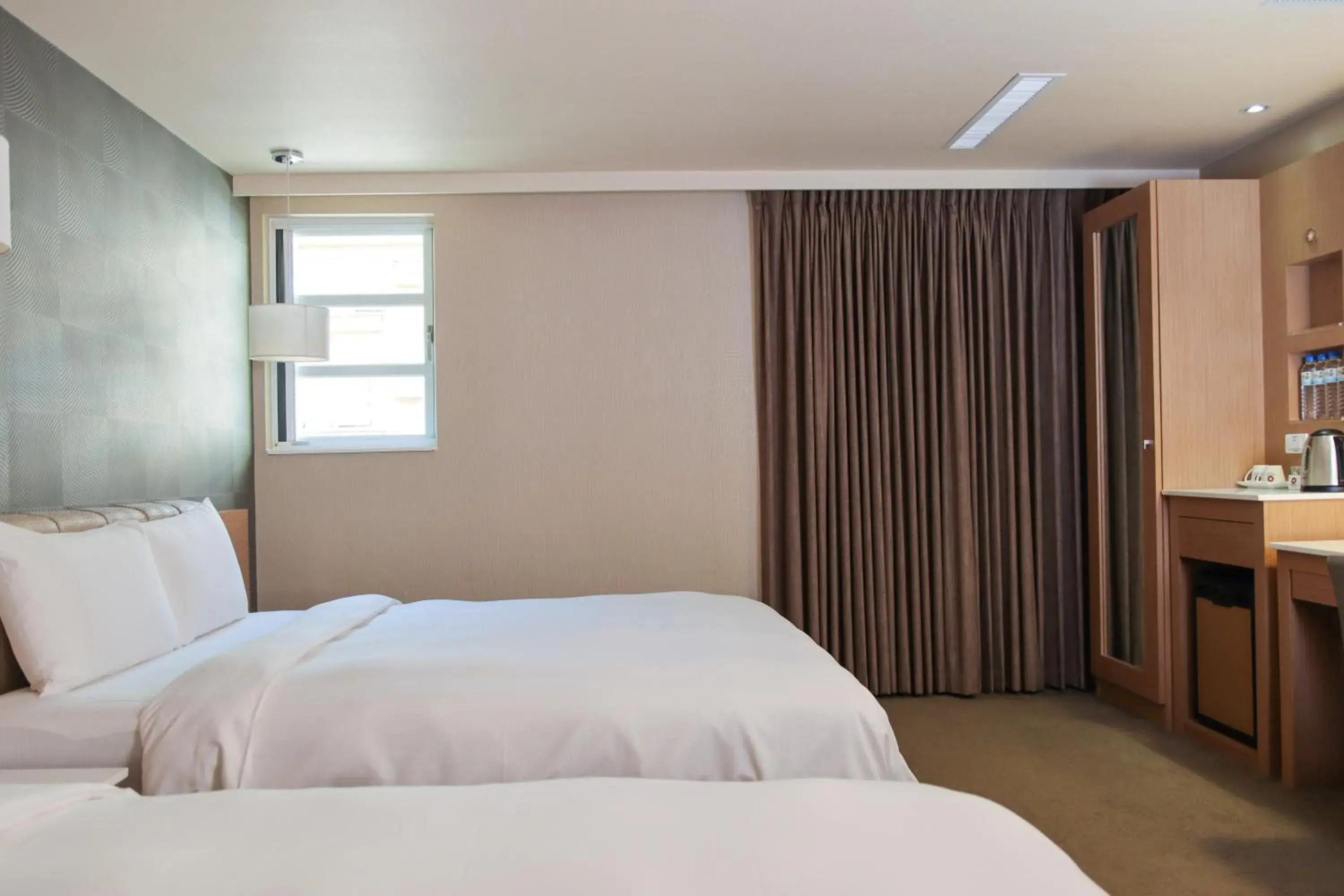 Photo of the whole room, Bed in Kindness Hotel - Kaohsiung Jue Ming