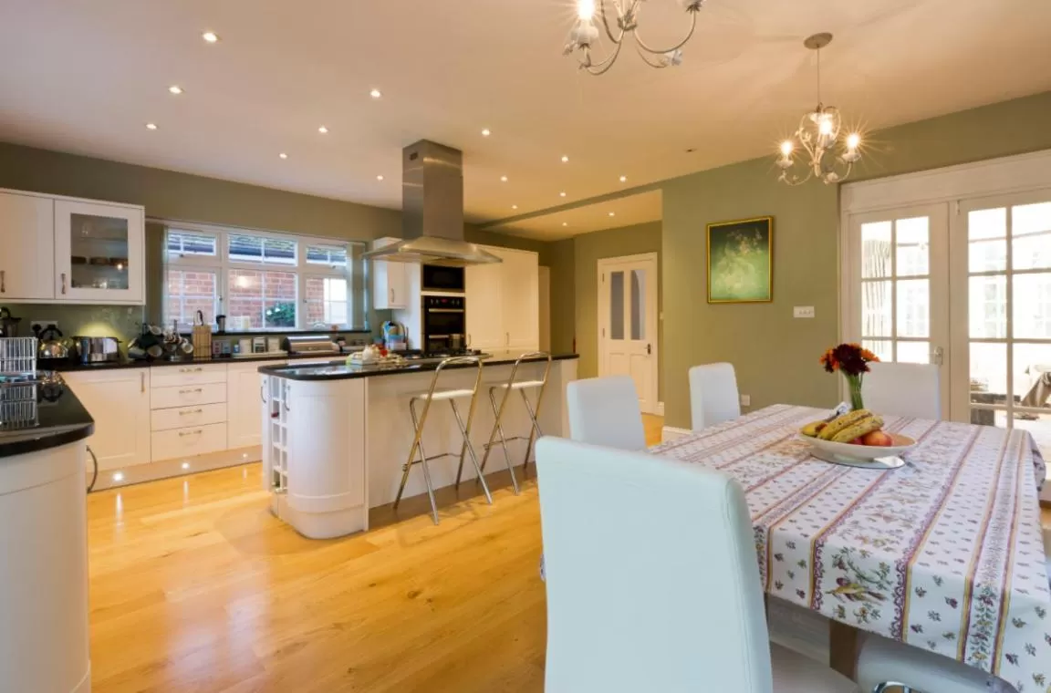 Dining area in Leafy Suburban Bed and Breakfast
