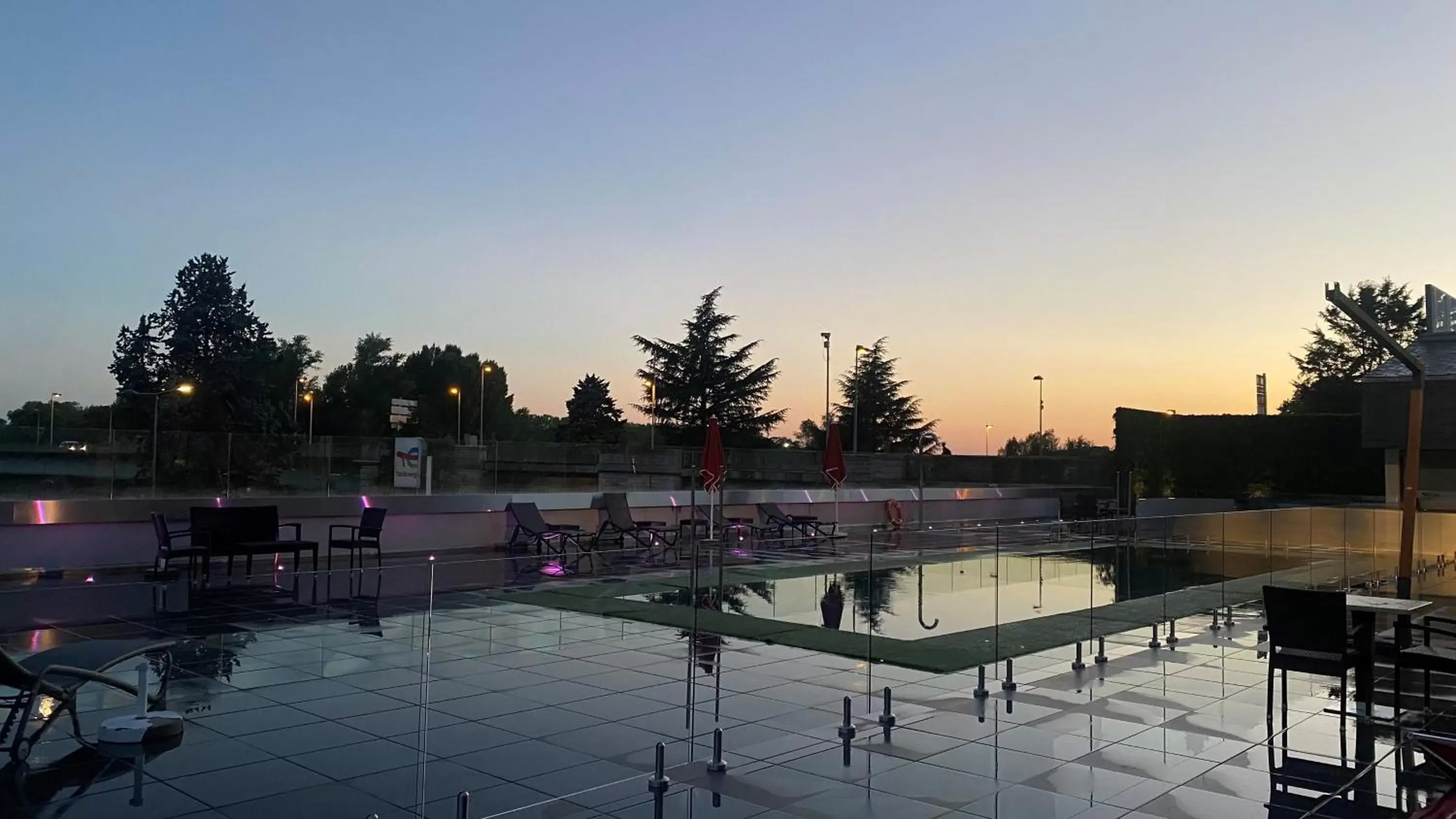 Swimming pool in Mercure Orléans Centre Bords de Loire