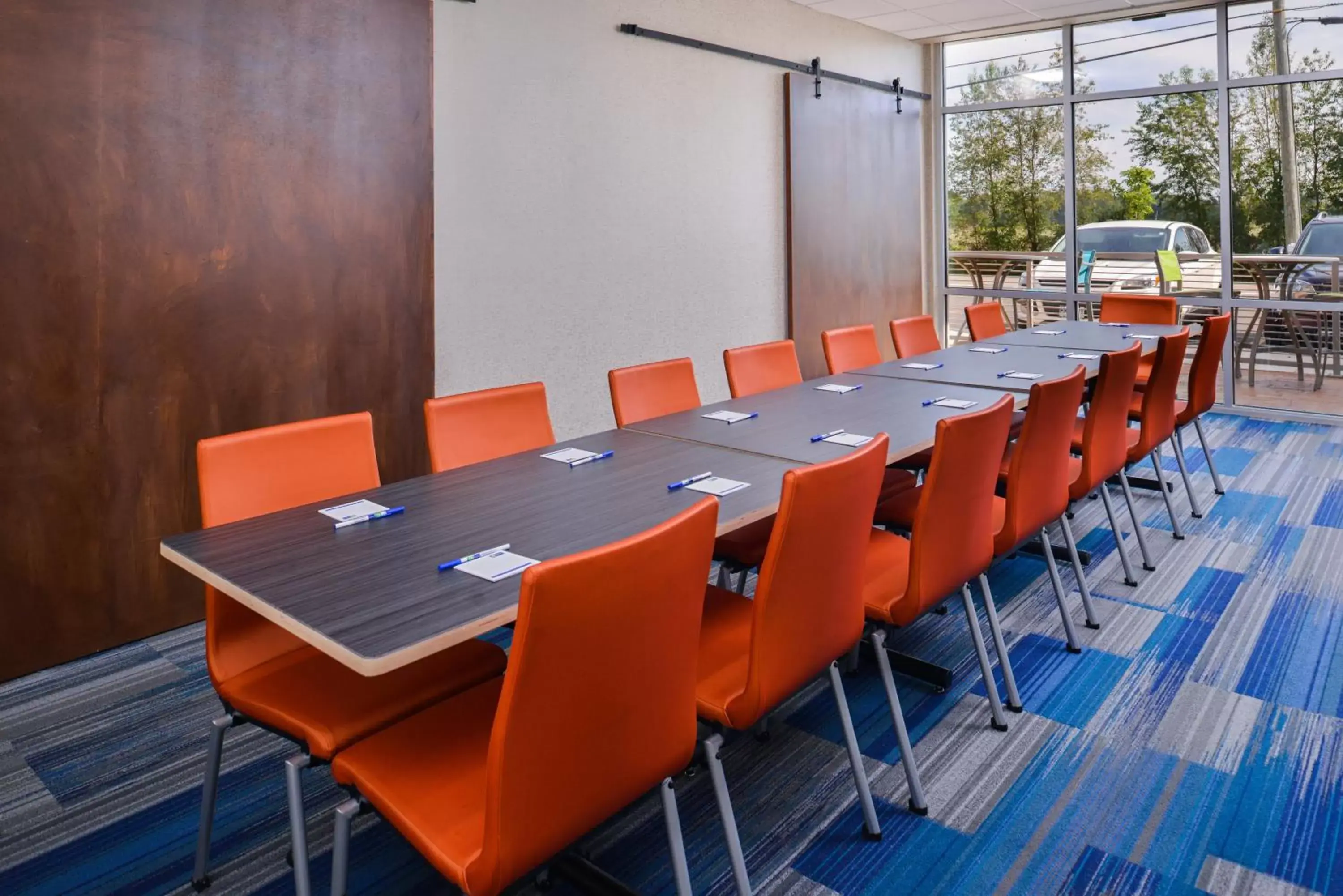 Meeting/conference room in Holiday Inn Express & Suites - Siloam Springs, an IHG Hotel