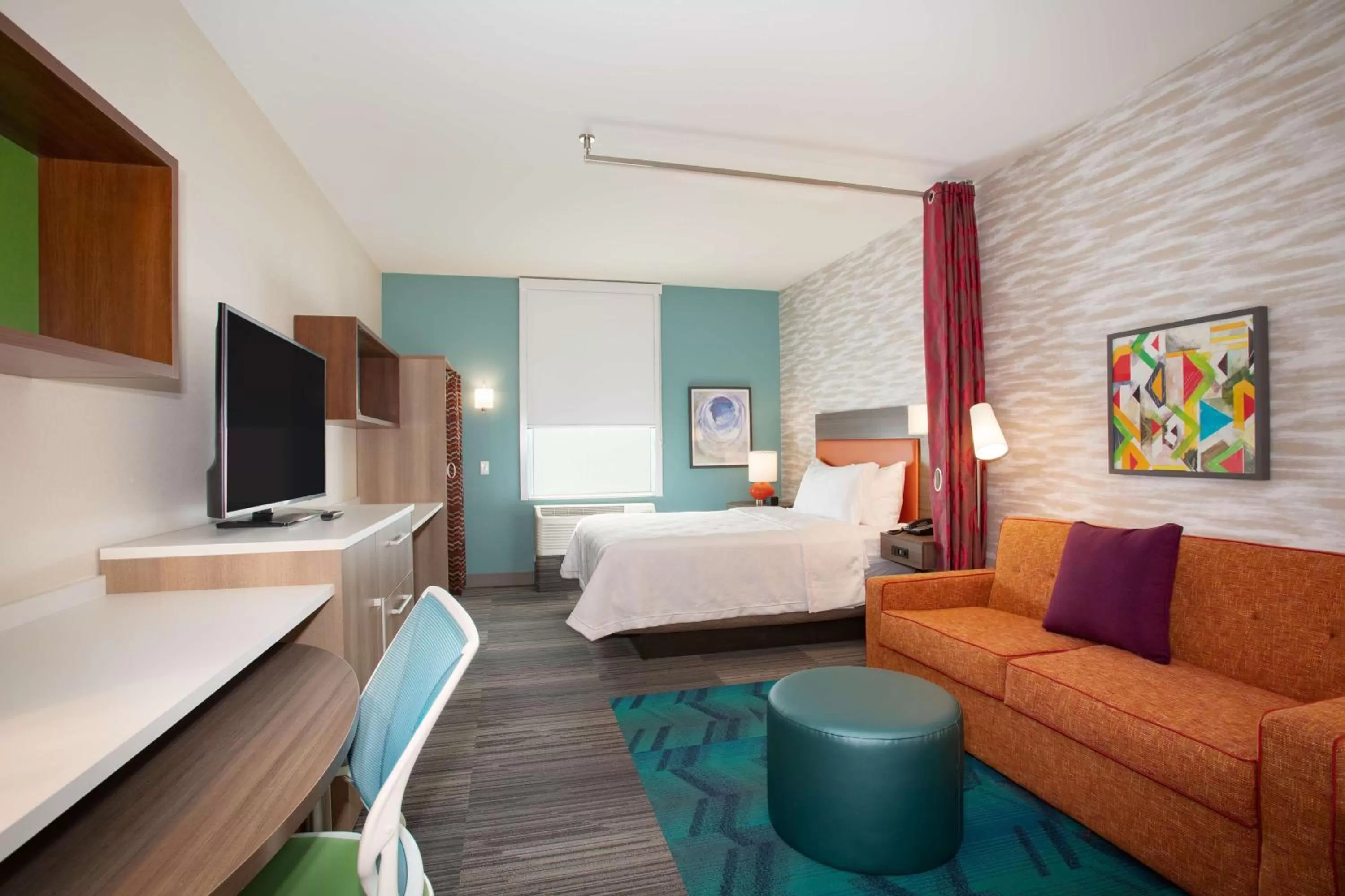 Living room, Bed in Home2 Suites By Hilton Omaha Un Medical Ctr Area