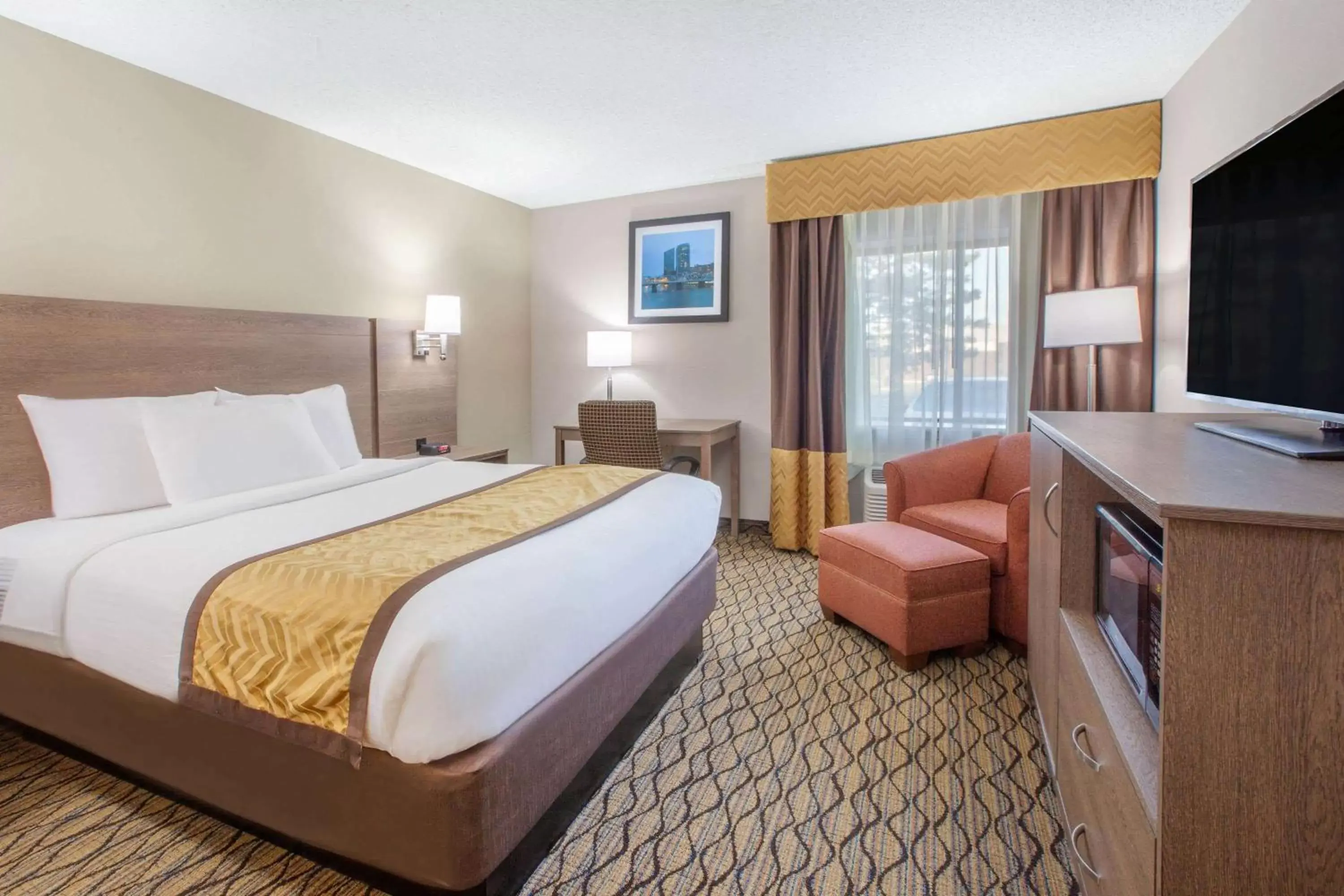 Photo of the whole room in Baymont by Wyndham Grand Rapids Airport