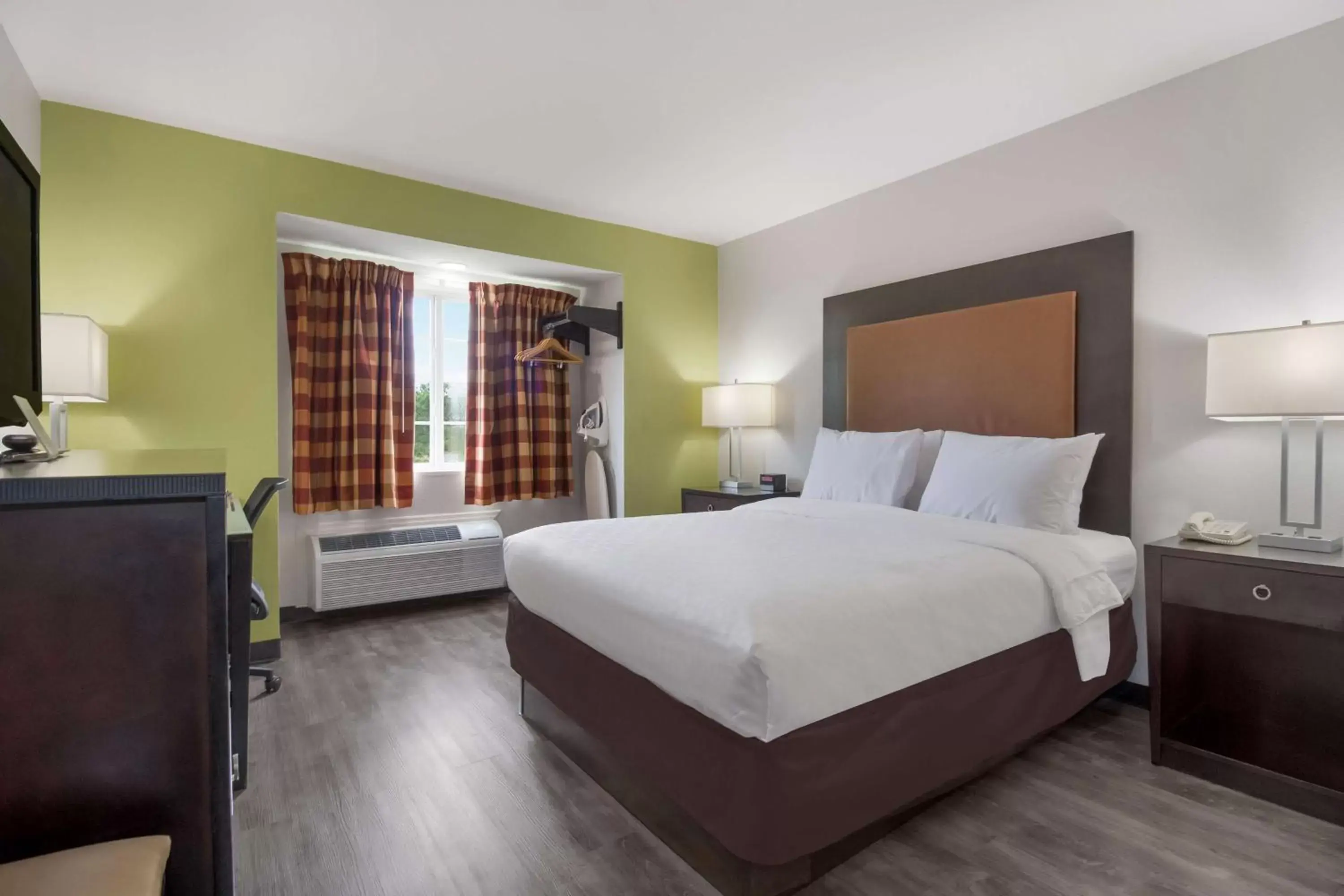 Bedroom, Bed in SureStay Hotel by Best Western Shallotte