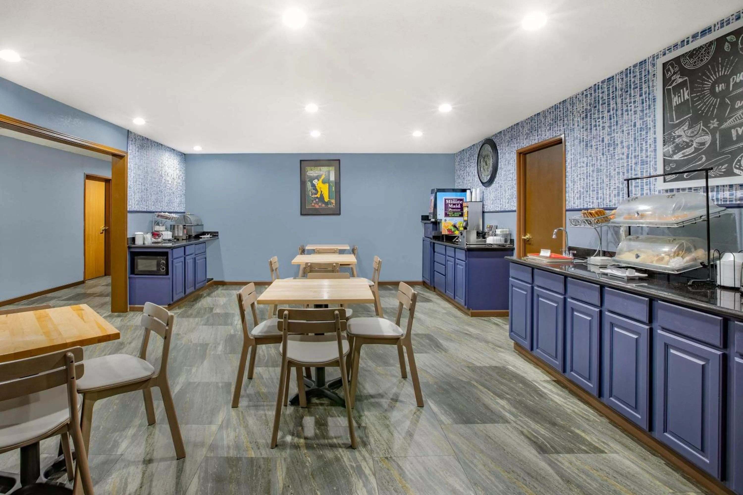 Breakfast in AmericInn by Wyndham Pella