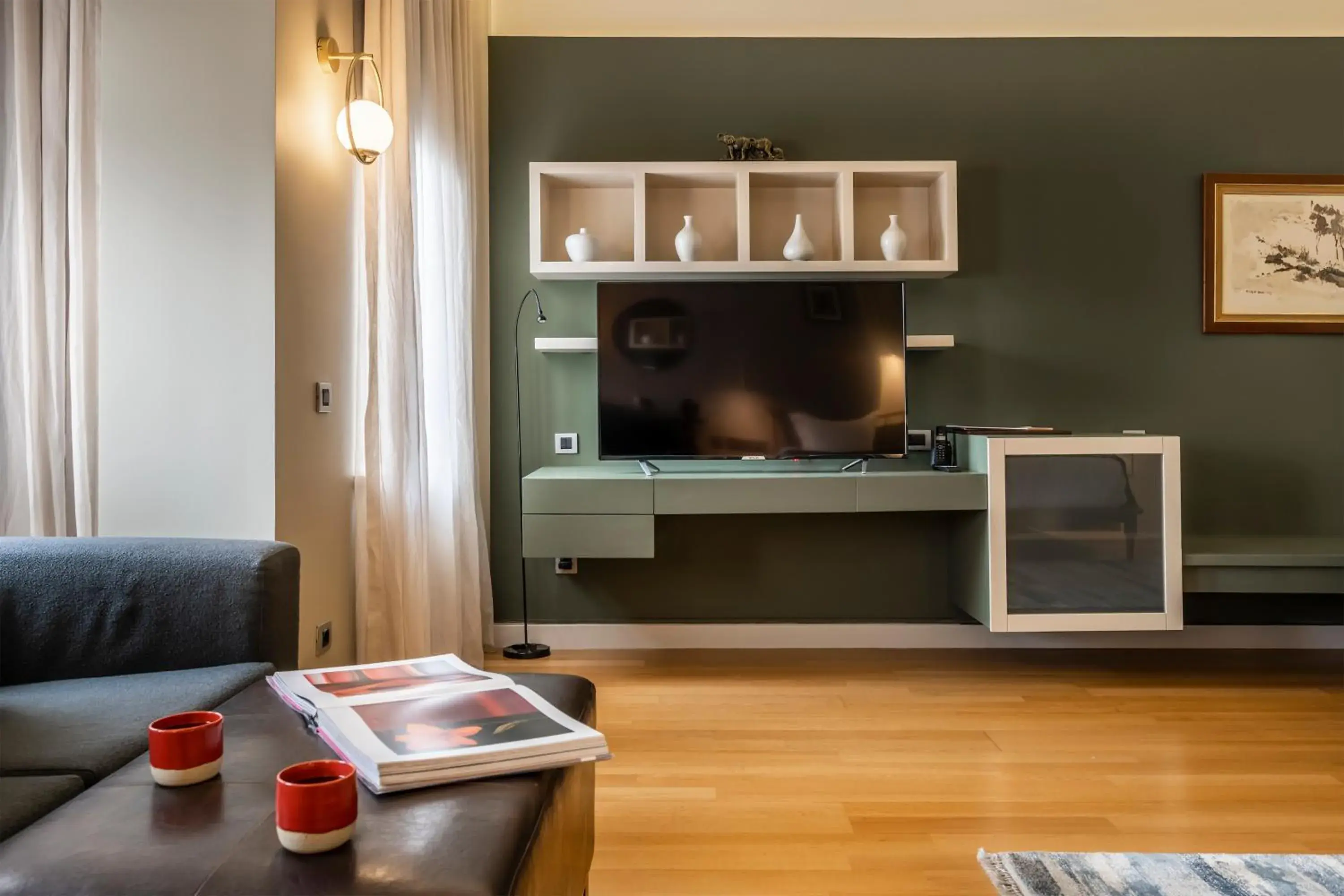 TV and multimedia, TV/Entertainment Center in Ansen Hotel and Suites
