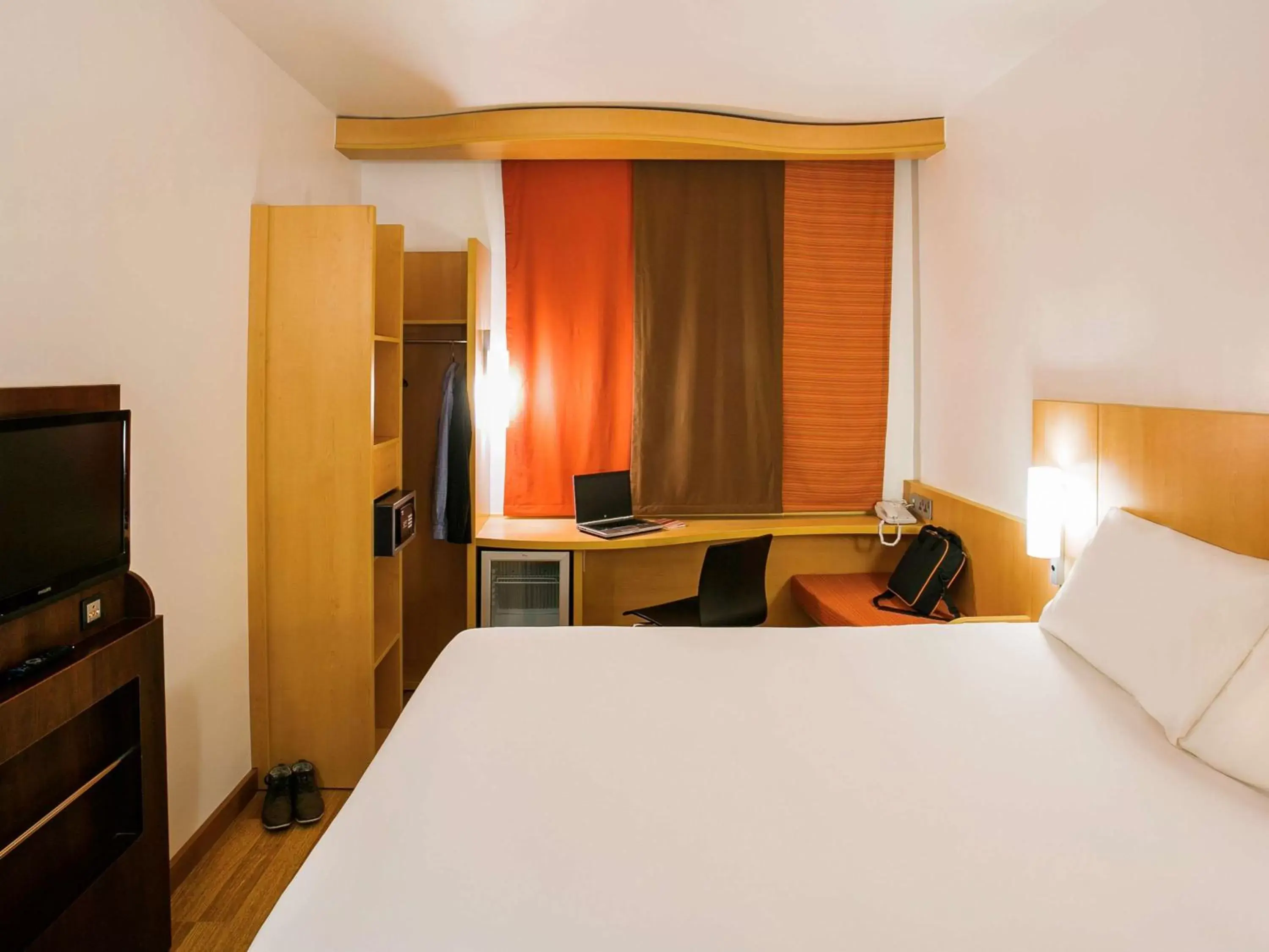 Photo of the whole room, Bed in Ibis Lagos Ikeja