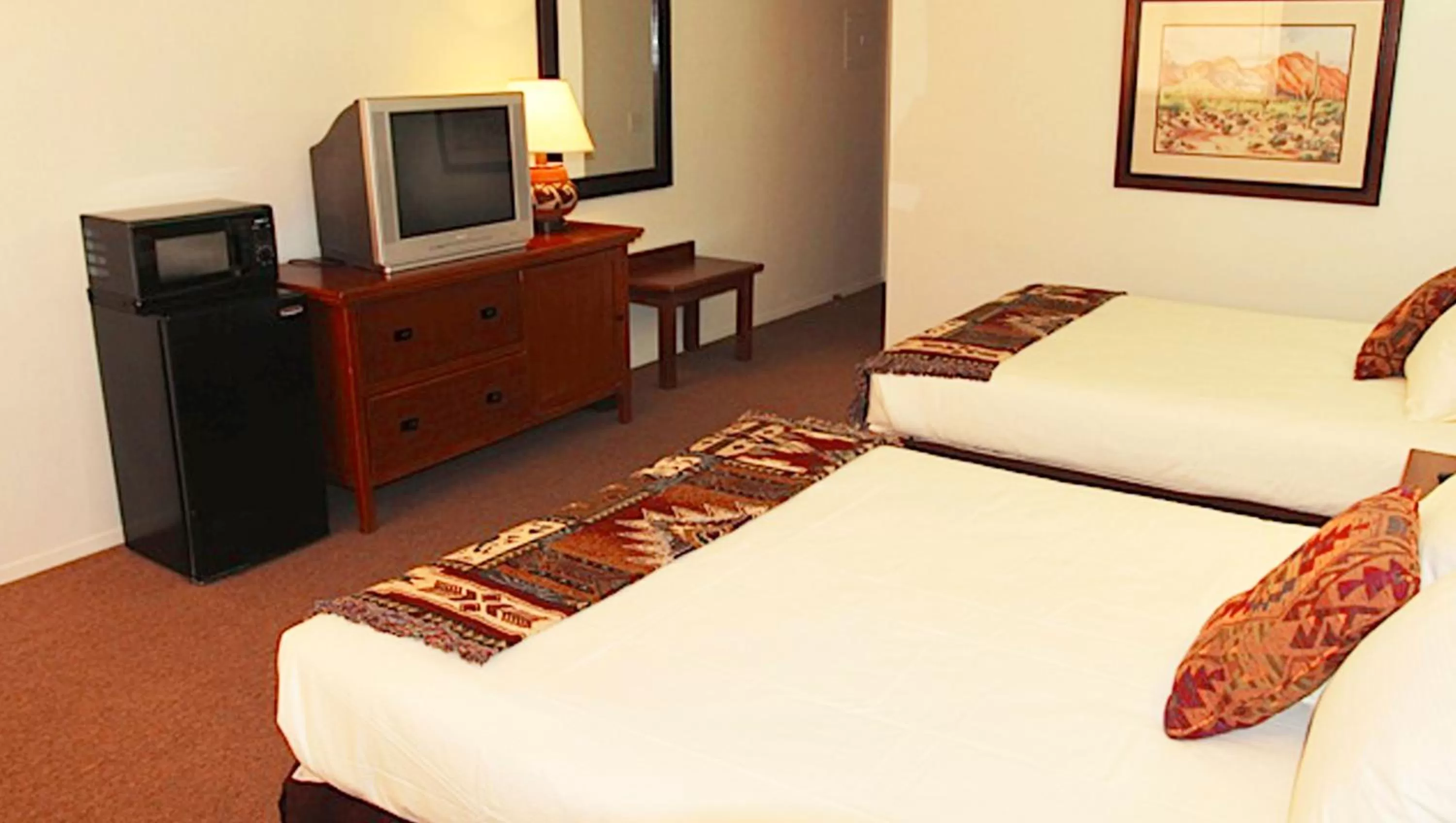 Photo of the whole room, Bed in Ticaboo Lodge