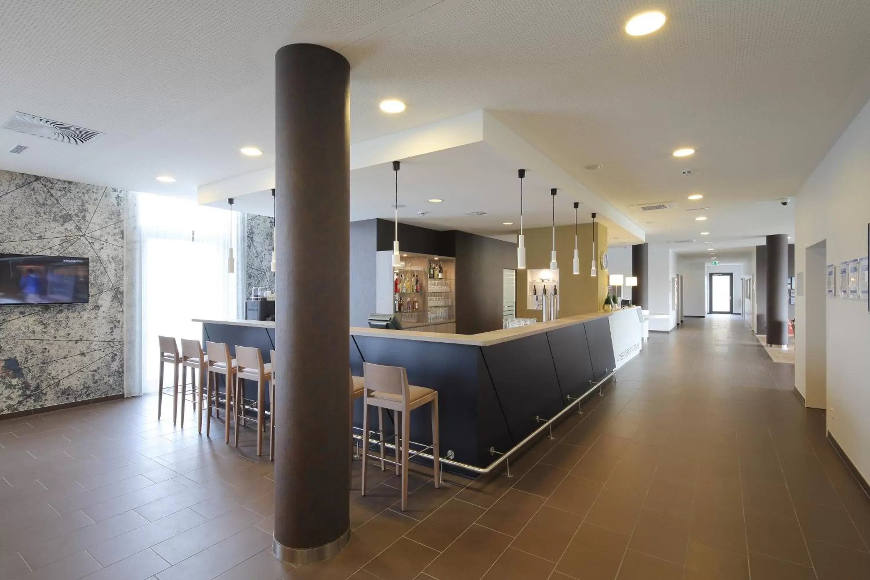 Lounge or bar in Holiday Inn Express Friedrichshafen, an IHG Hotel