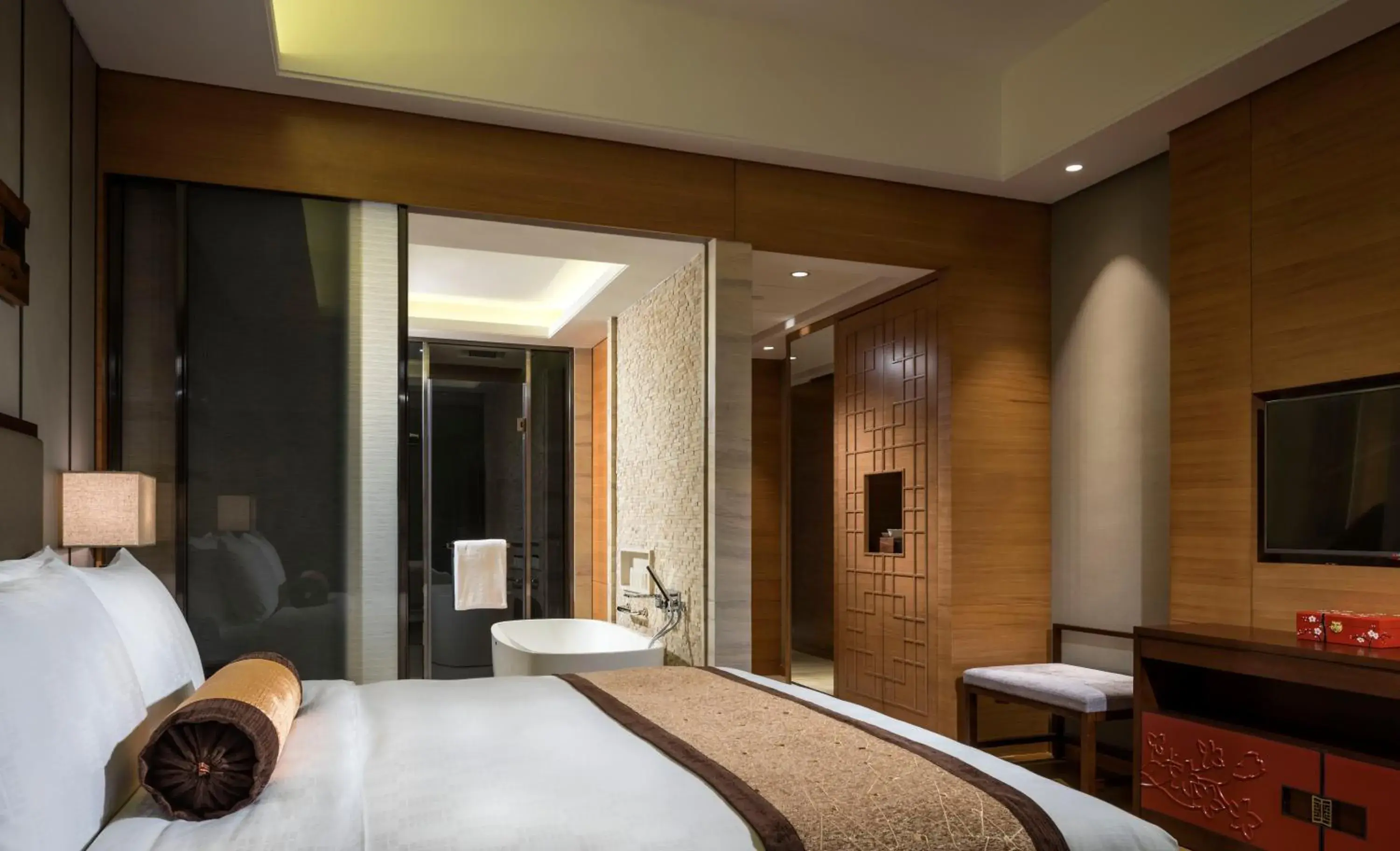 Photo of the whole room, Bathroom in HUALUXE Yangjiang City Center, an IHG Hotel