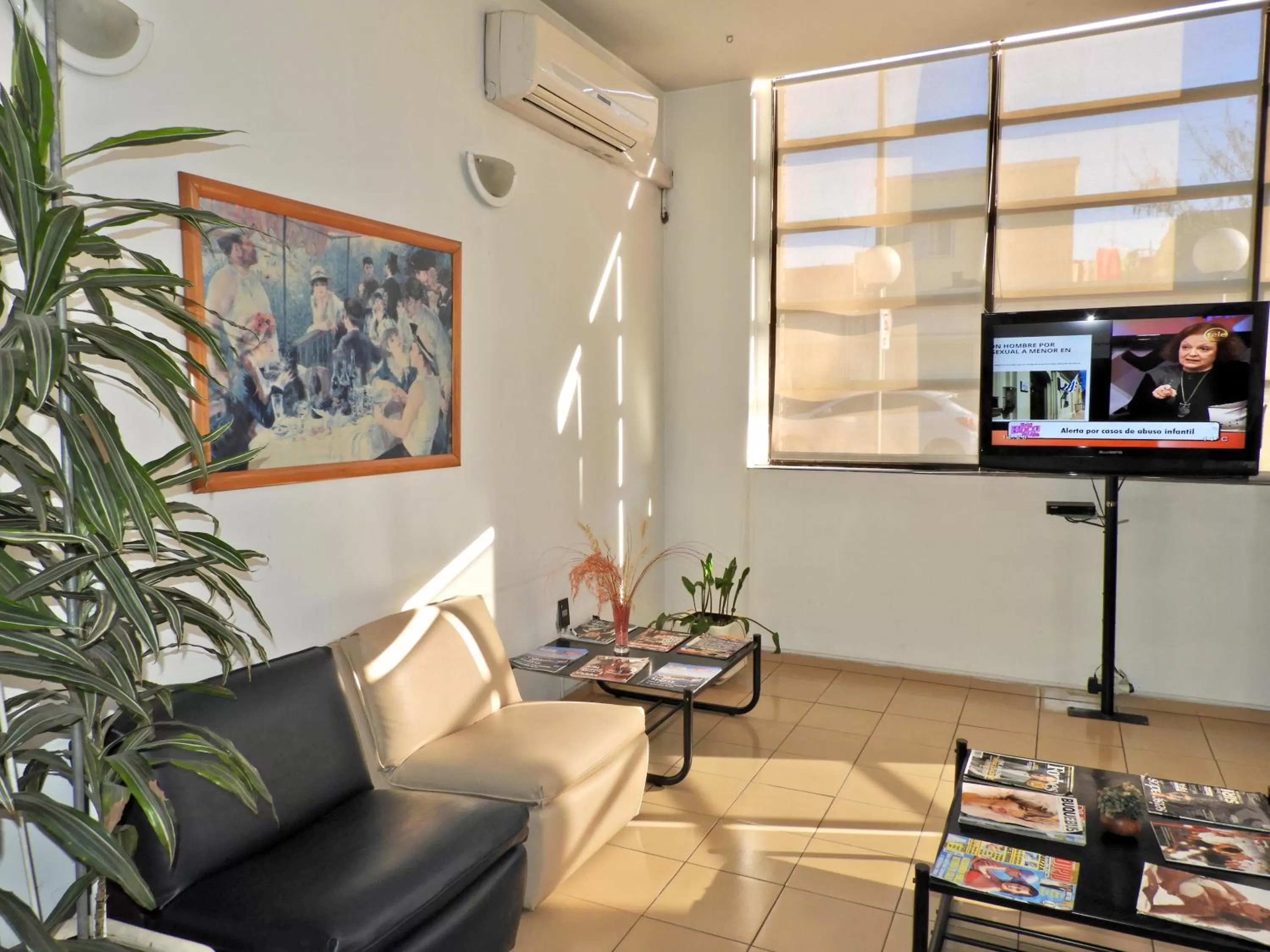 Communal lounge/ TV room in Hotel Tres Cruces