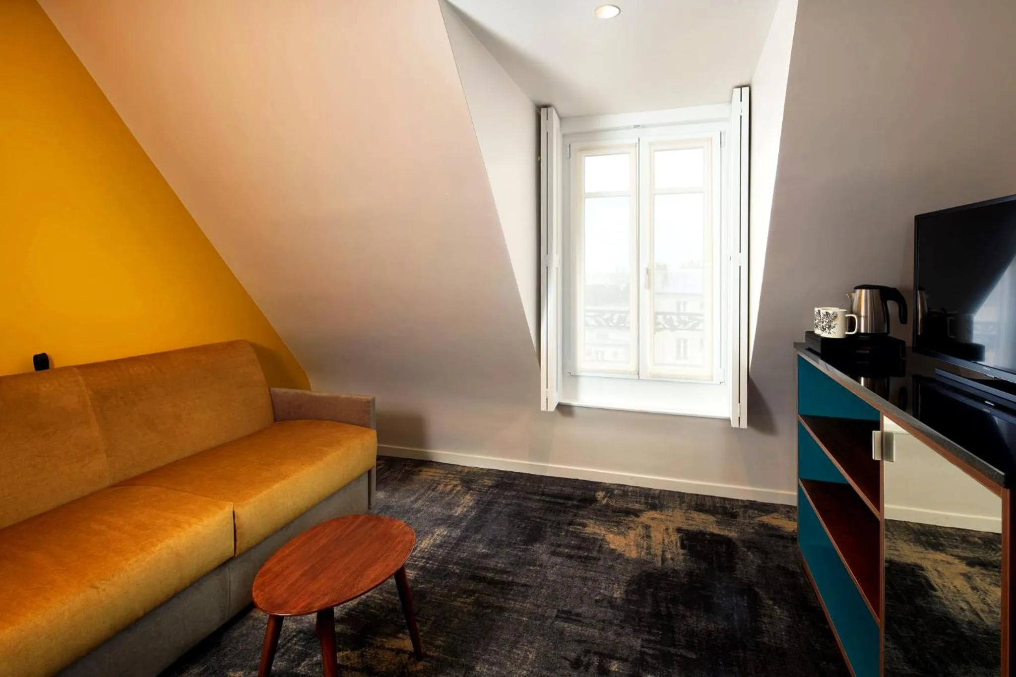 TV and multimedia in Montparnasse Daguerre