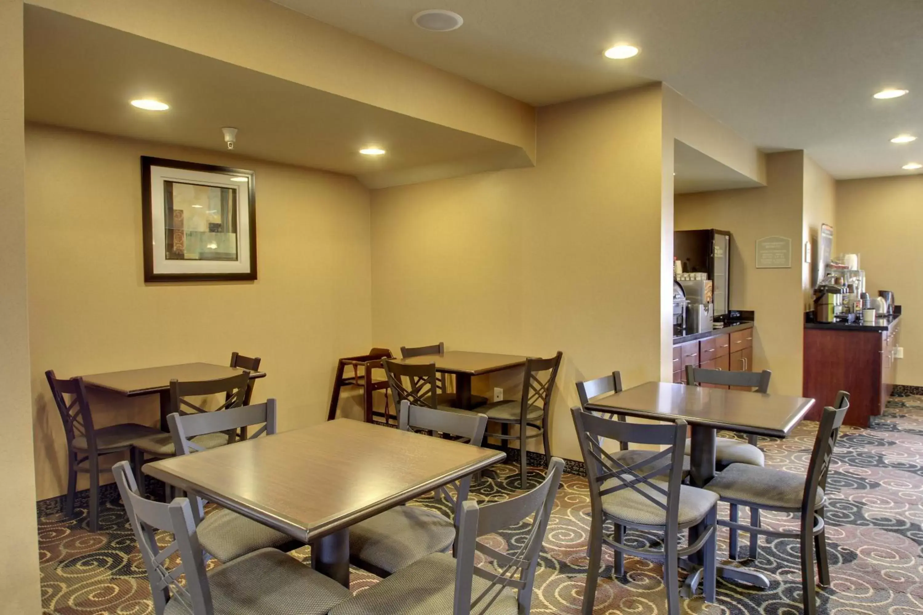 Property building, Restaurant/Places to Eat in Cobblestone Inn & Suites - Hartington