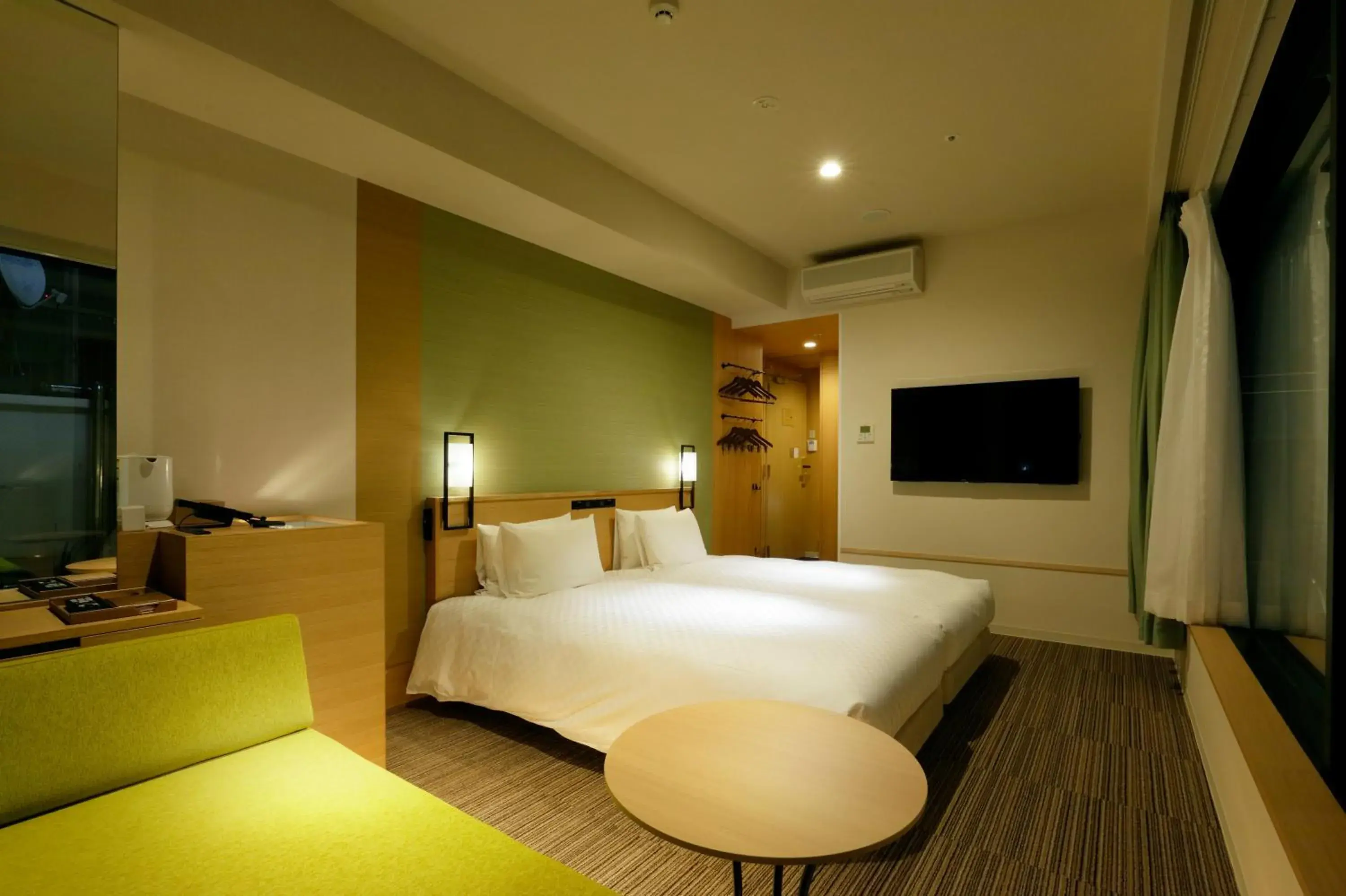 Photo of the whole room, Bed in Candeo Hotels Tokyo Shimbashi