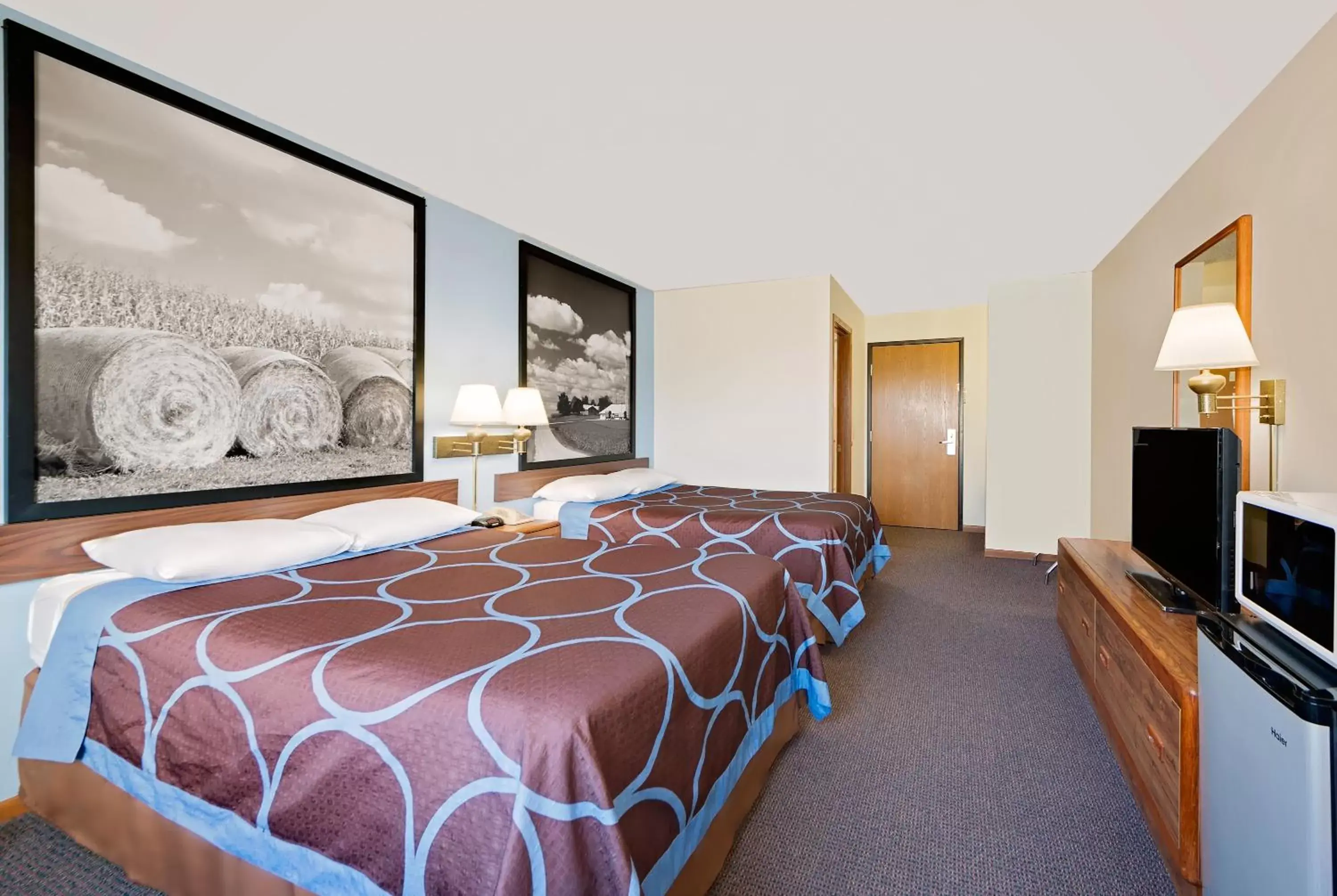 Bed in Super 8 by Wyndham Centerville