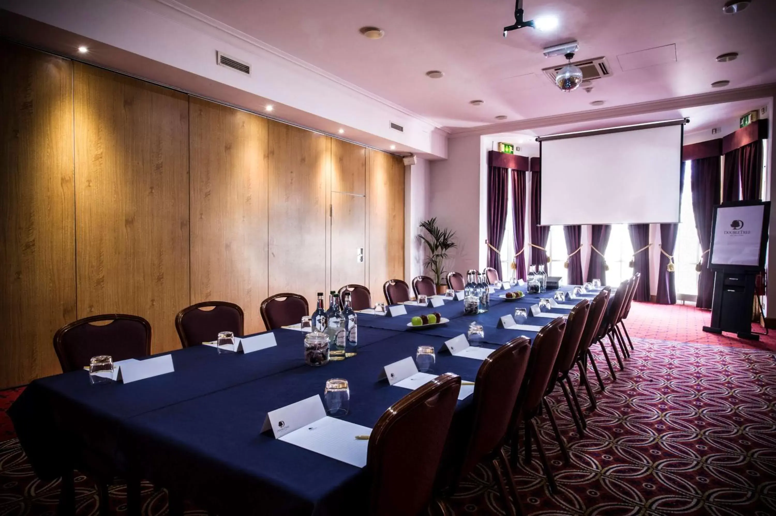 Meeting/conference room in DoubleTree by Hilton Cheltenham