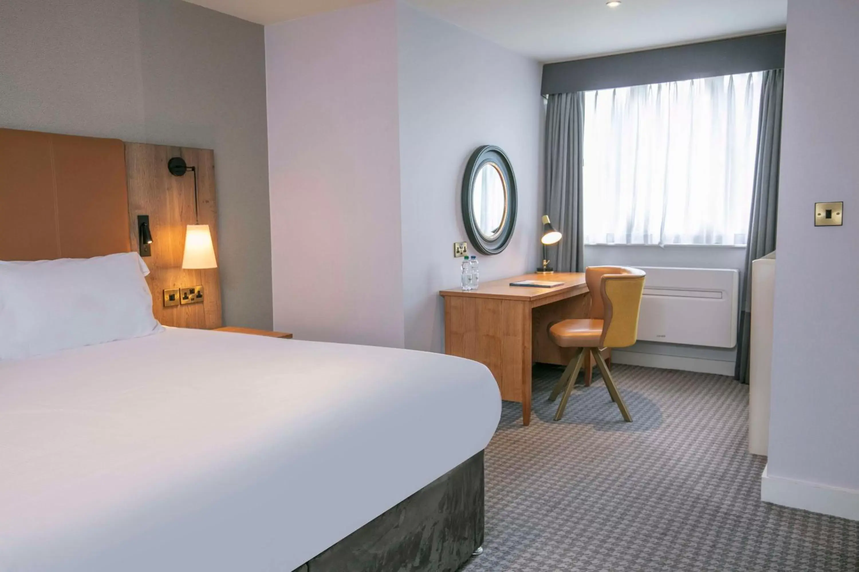 Bed in DoubleTree by Hilton Oxford Belfry