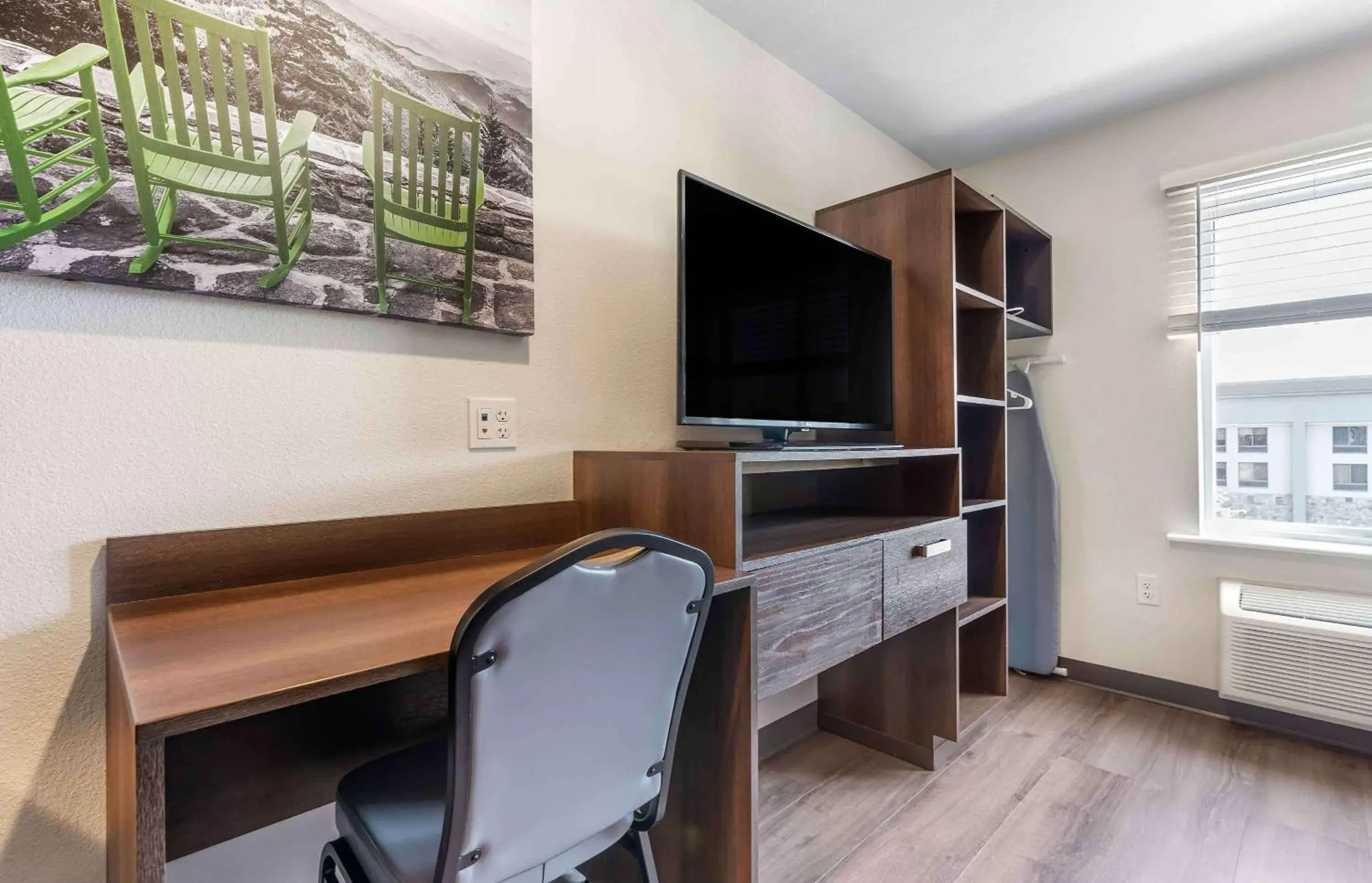 Bedroom, TV/Entertainment Center in Extended Stay America Suites - Portland - East