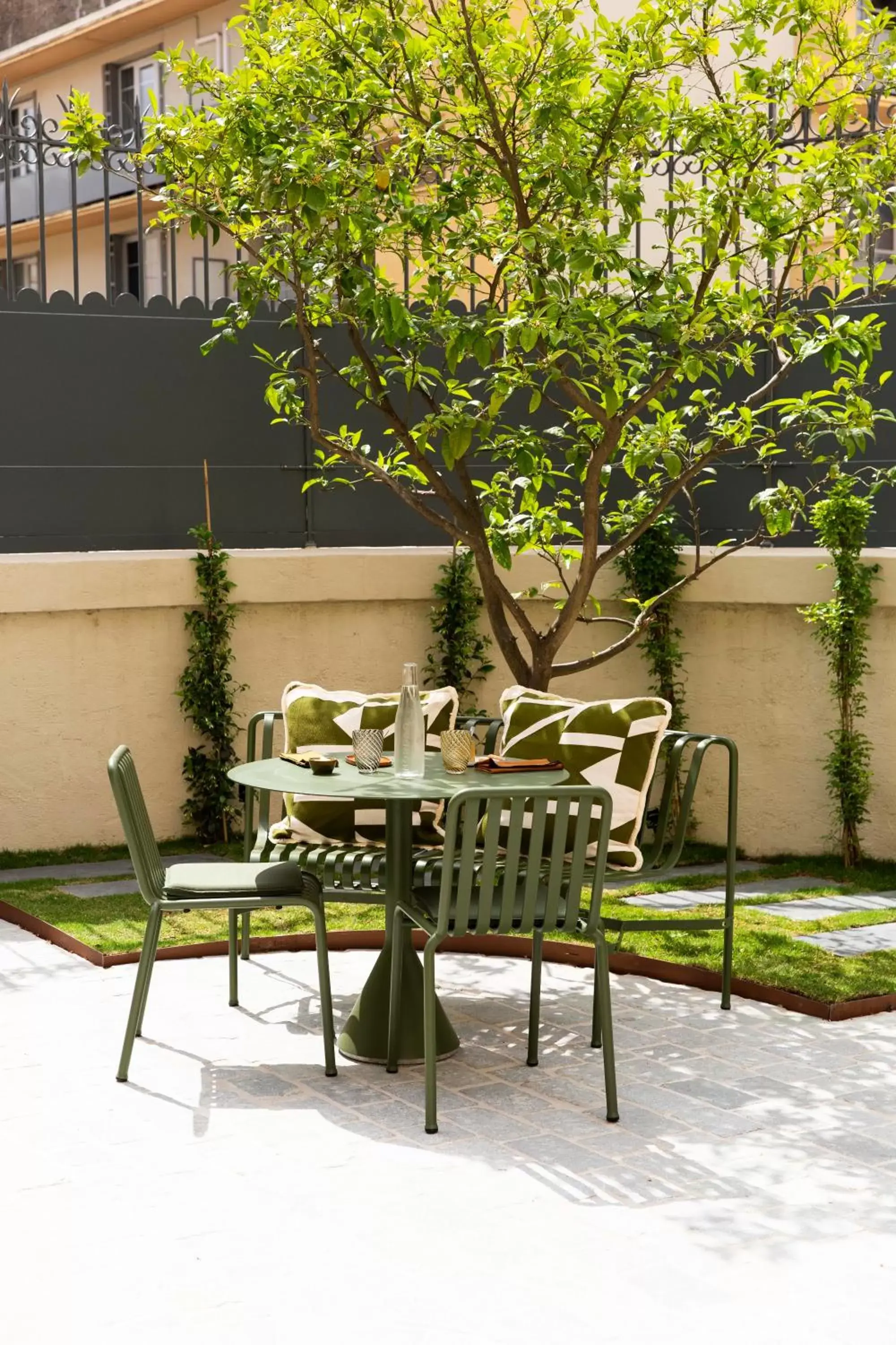 Patio in Hôtel Le Mosaïque