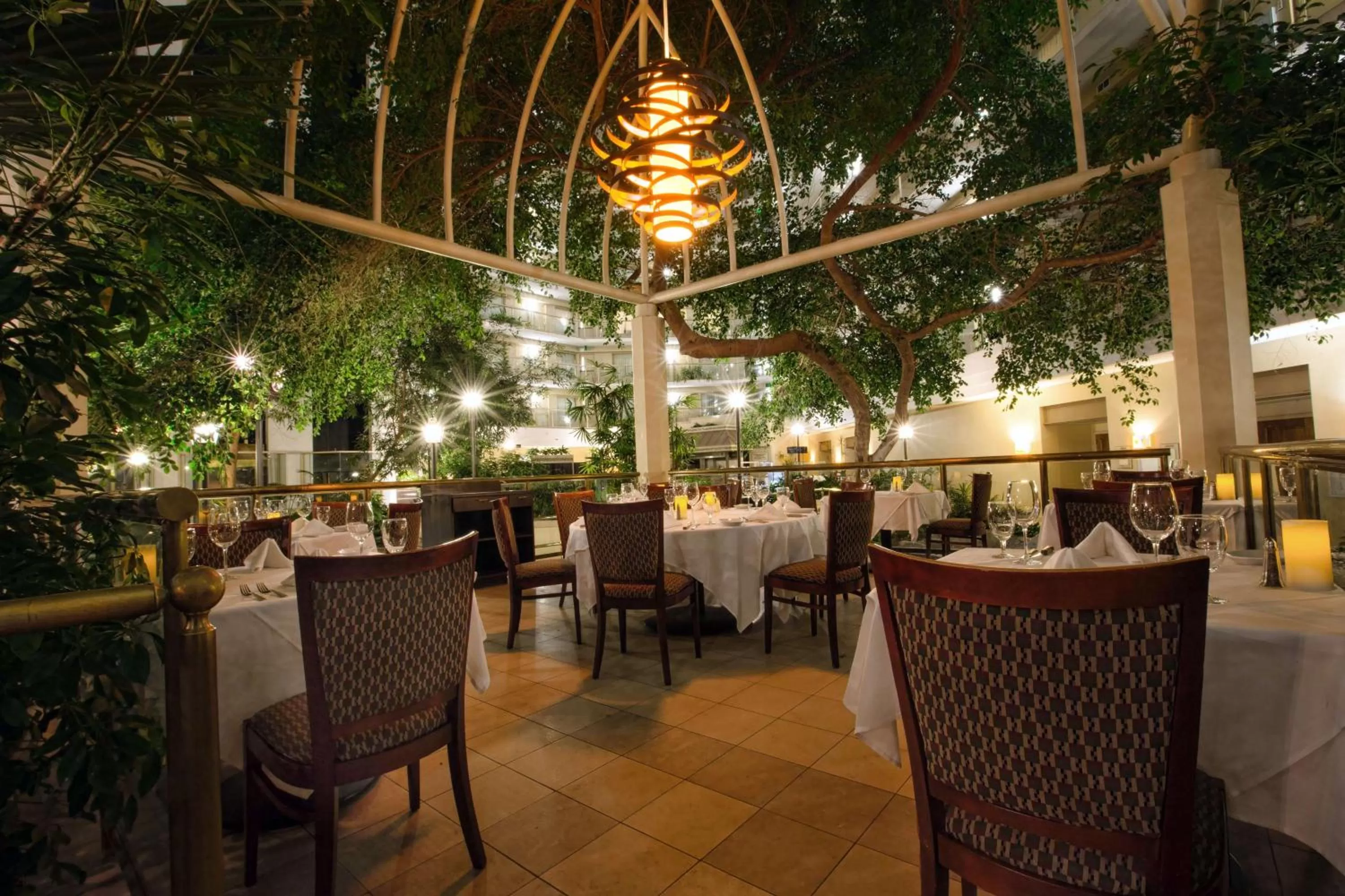 Restaurant/places to eat in Embassy Suites Birmingham