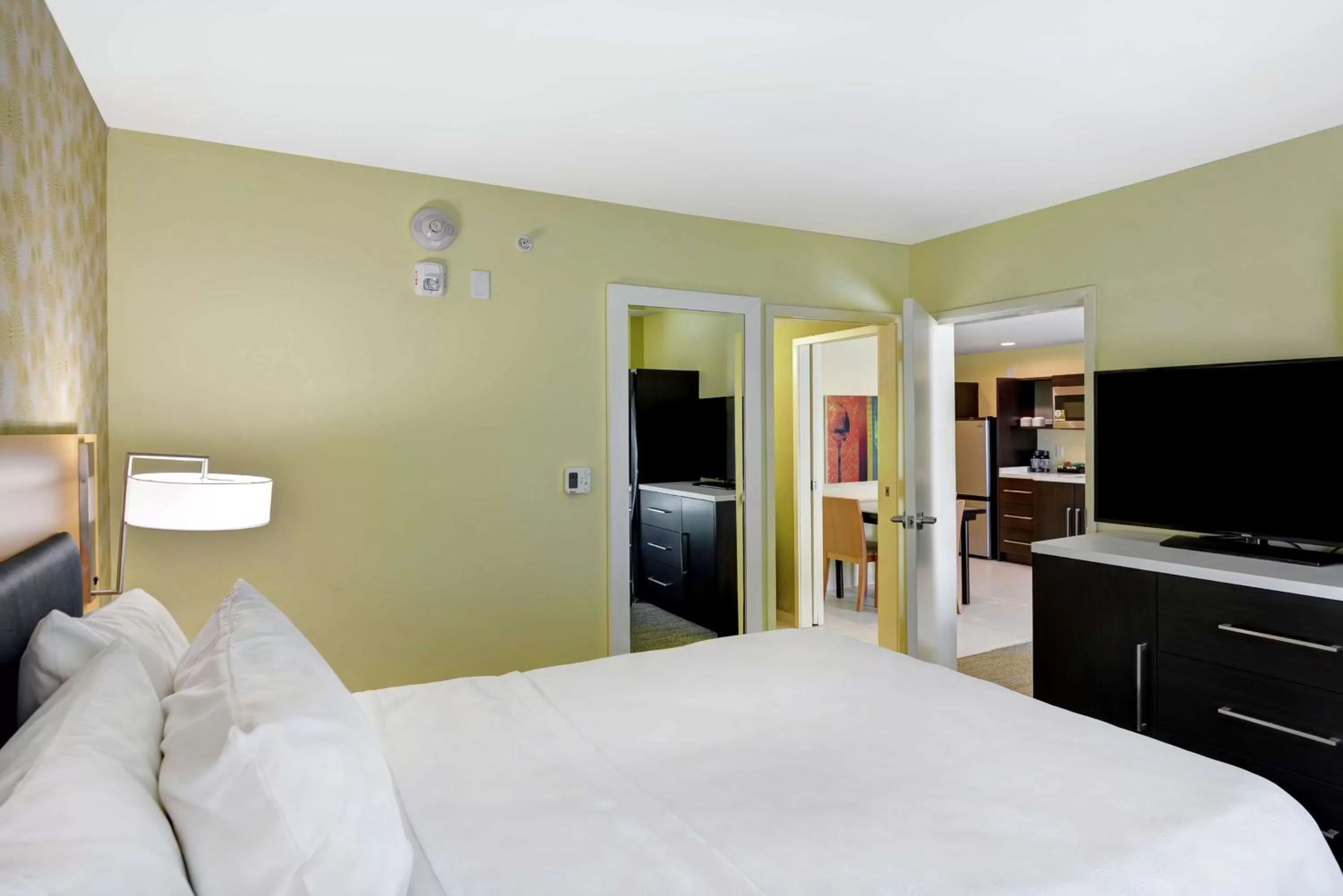 Bedroom, Bed in Home2 Suites By Hilton Hilton Head