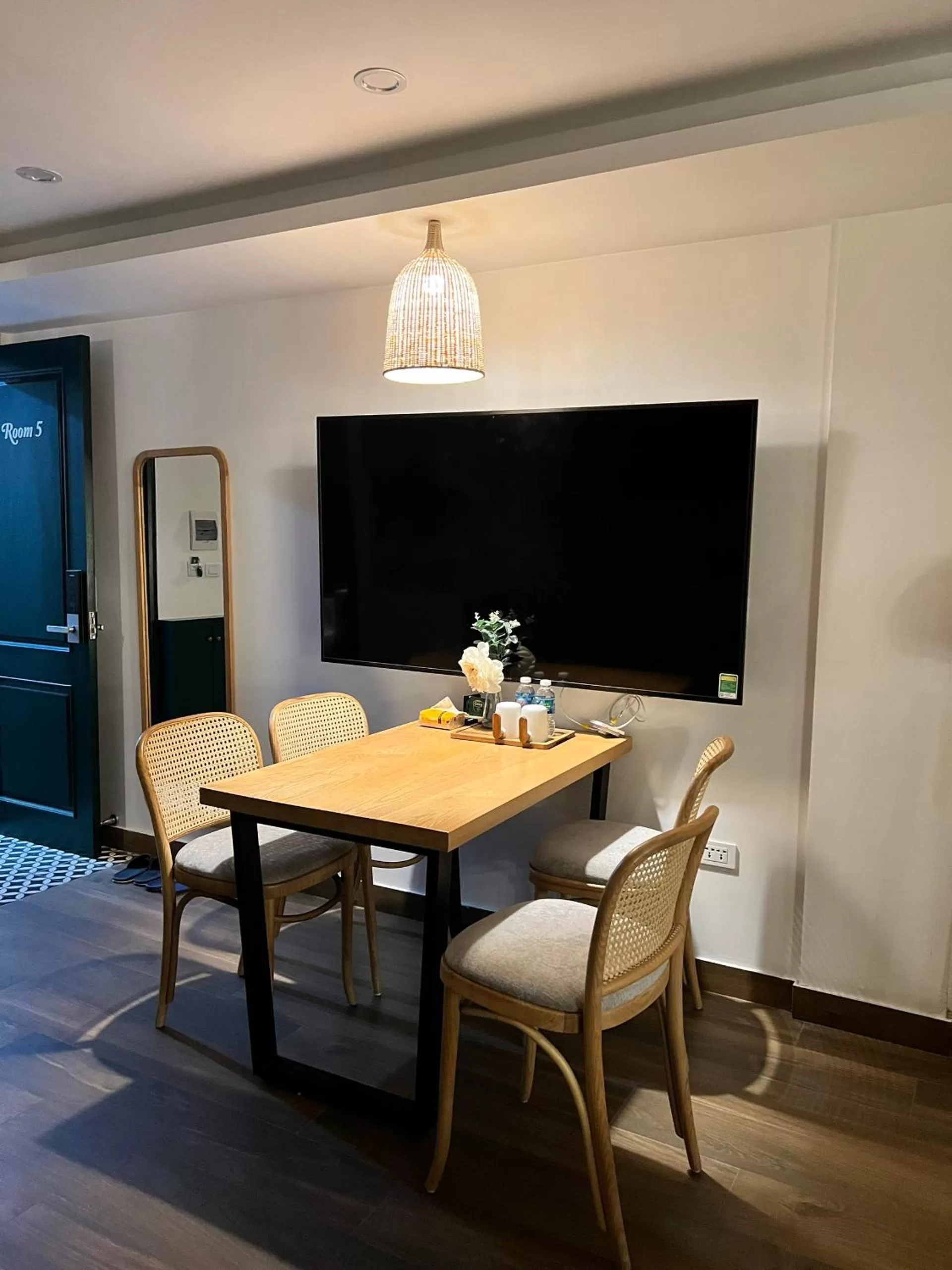 TV/Entertainment Center in Lubi House Homestay