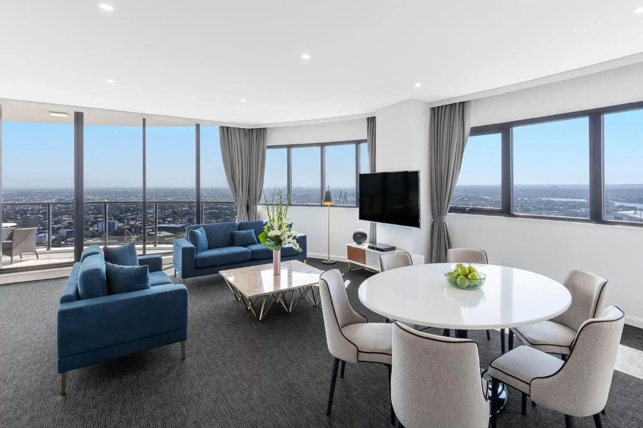 TV and multimedia in Meriton Suites Kent Street, Sydney