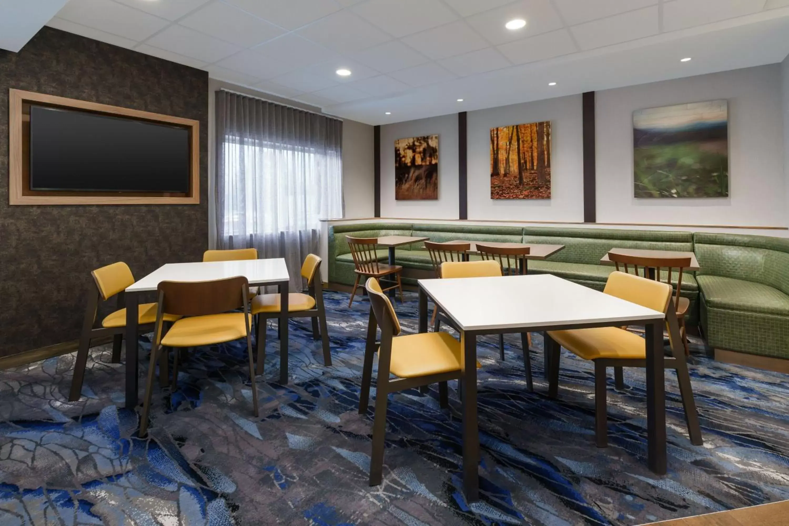 Lobby or reception, Restaurant/Places to Eat in Fairfield Inn by Marriott Joliet South