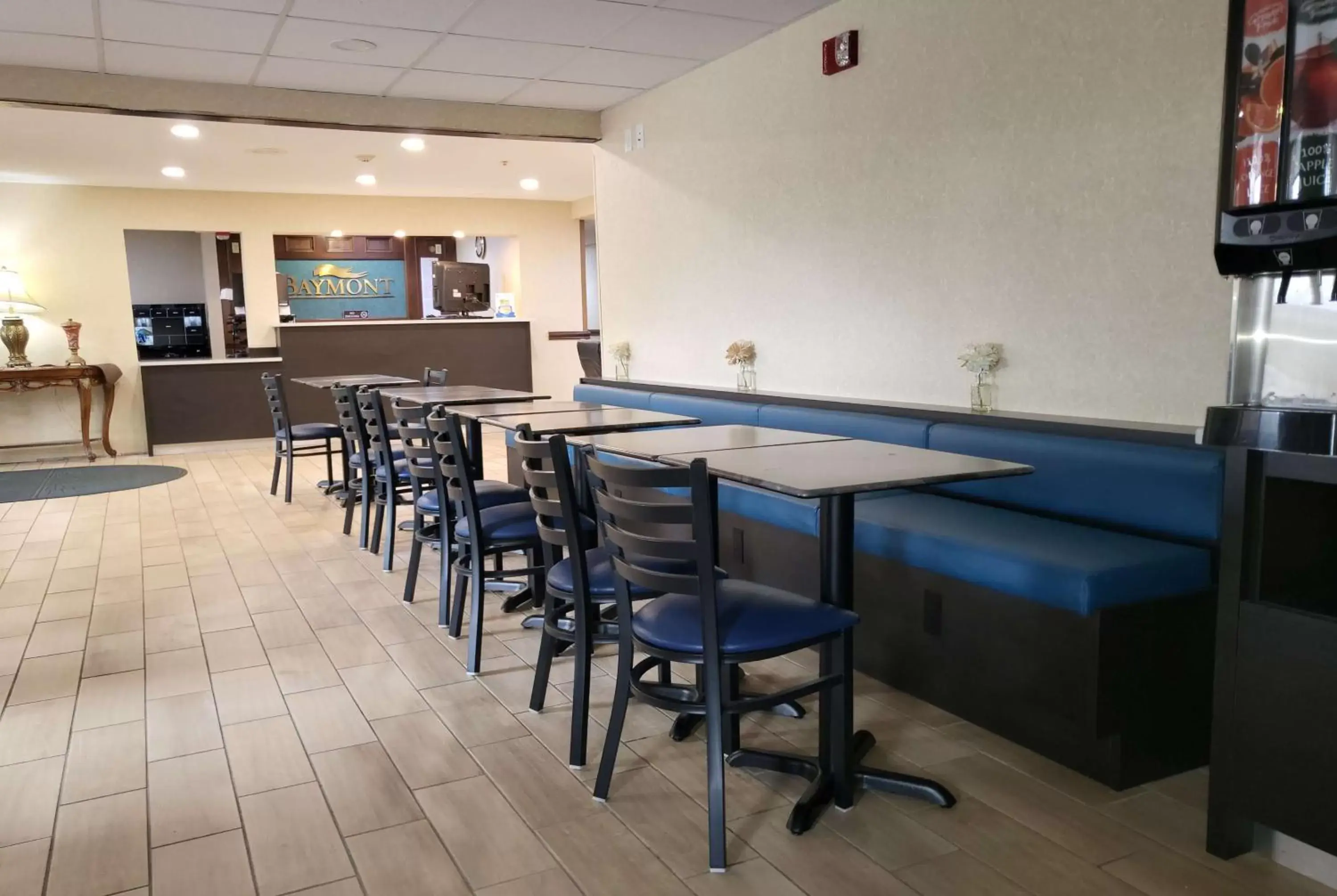 Lobby or reception, Restaurant/Places to Eat in Baymont by Wyndham Bridgeport/Frankenmuth