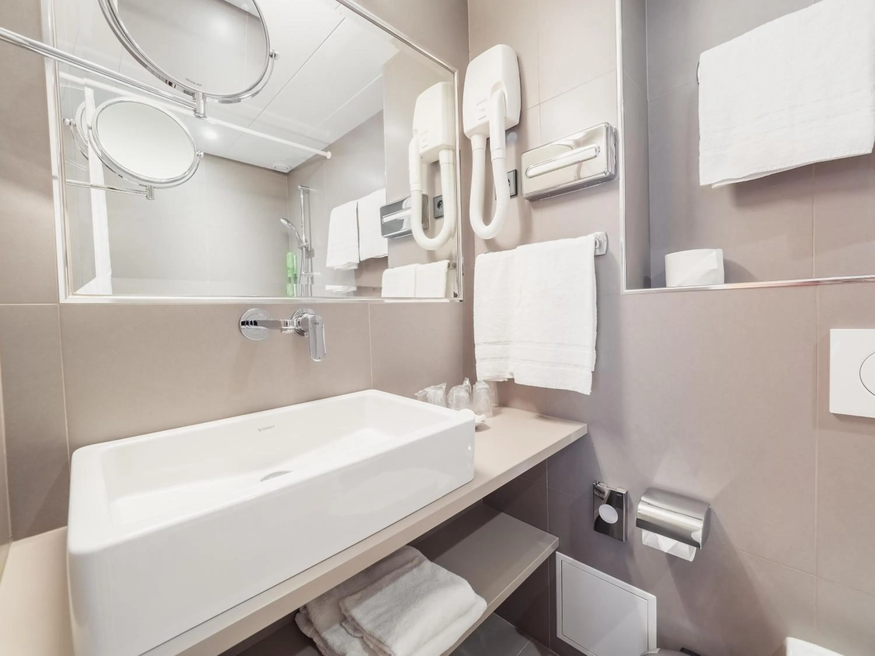 Bathroom in New Orient Hotel