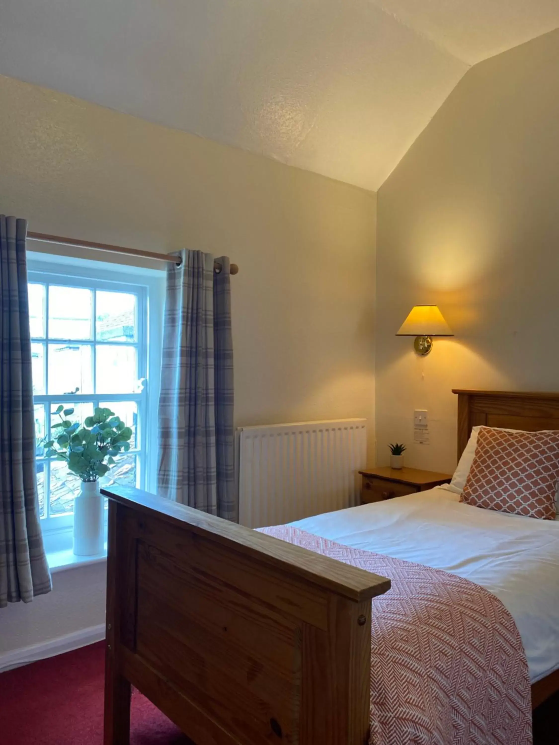 Single Room with Shower in The Talbot at Knightwick