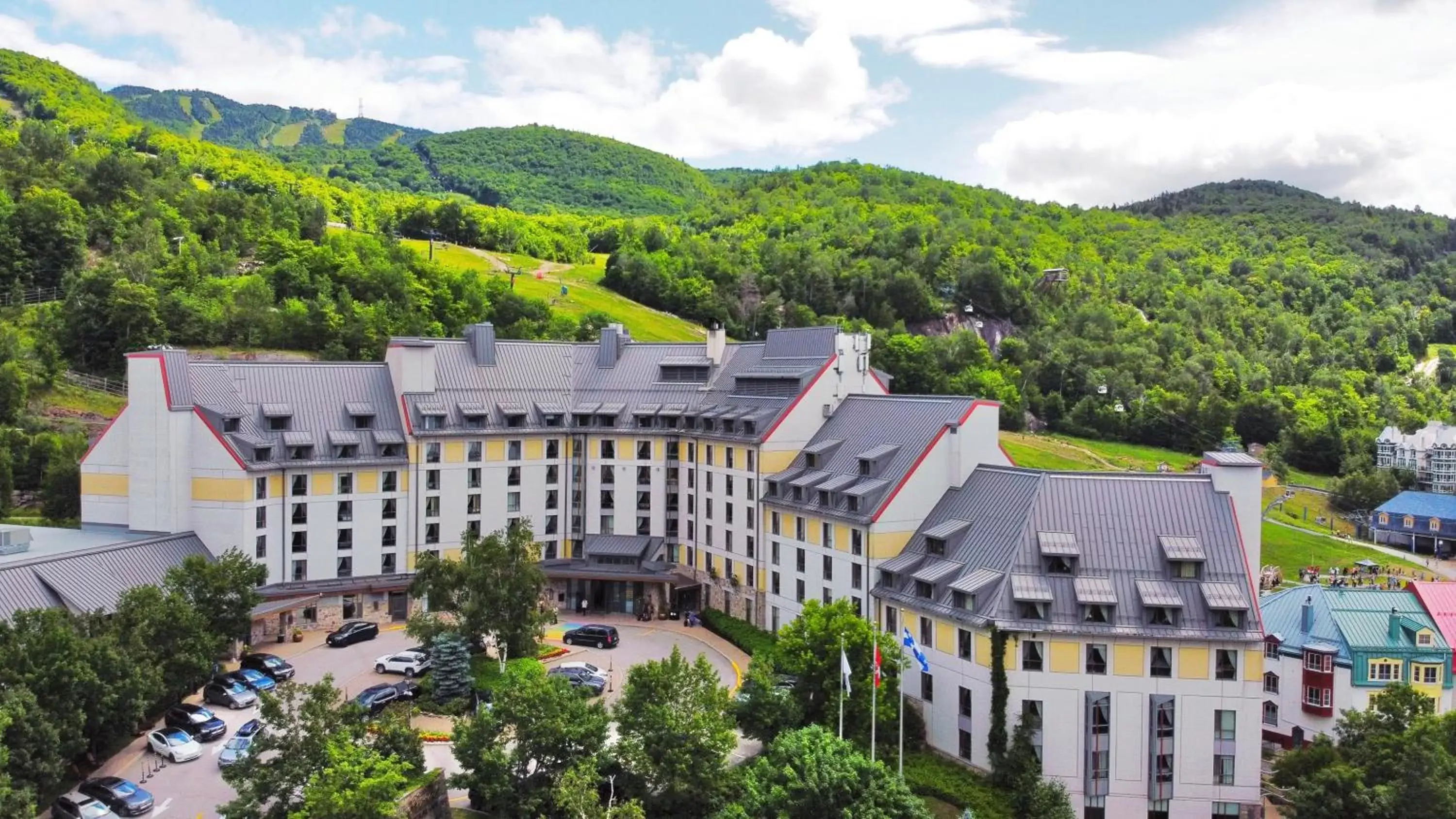 Property building, Bird's-eye View in Fairmont Tremblant