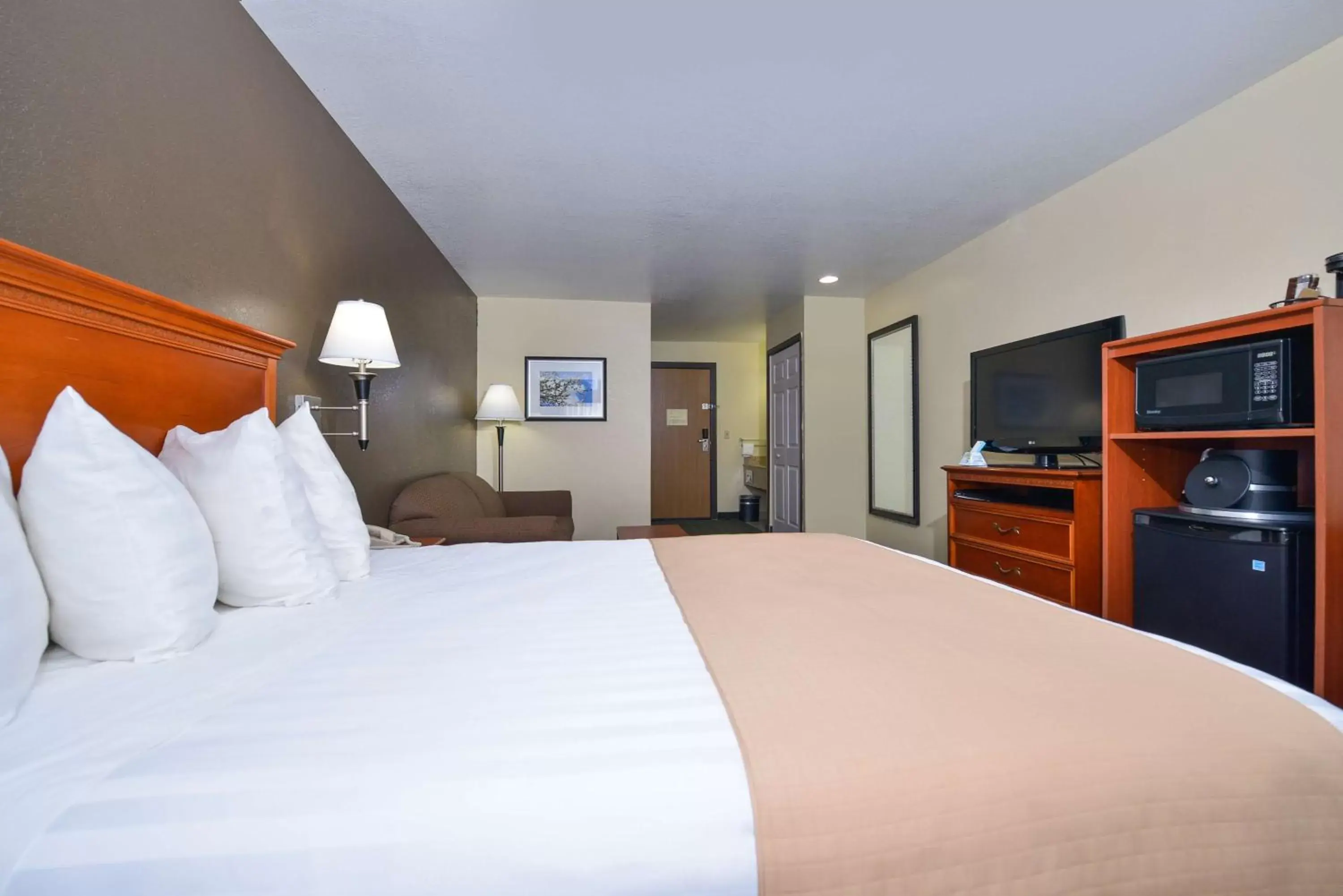 Photo of the whole room, Bed in Best Western Canon City