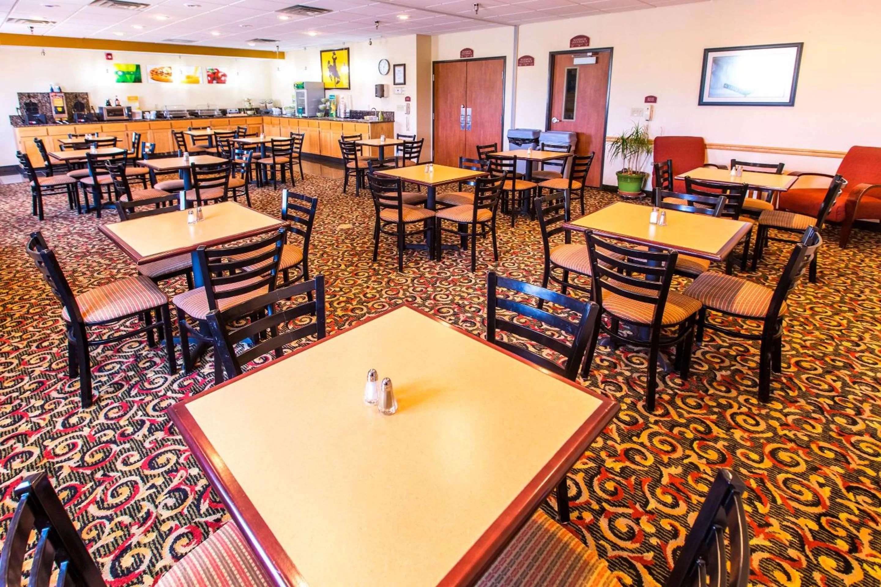 Restaurant/places to eat in Quality Inn & Suites University