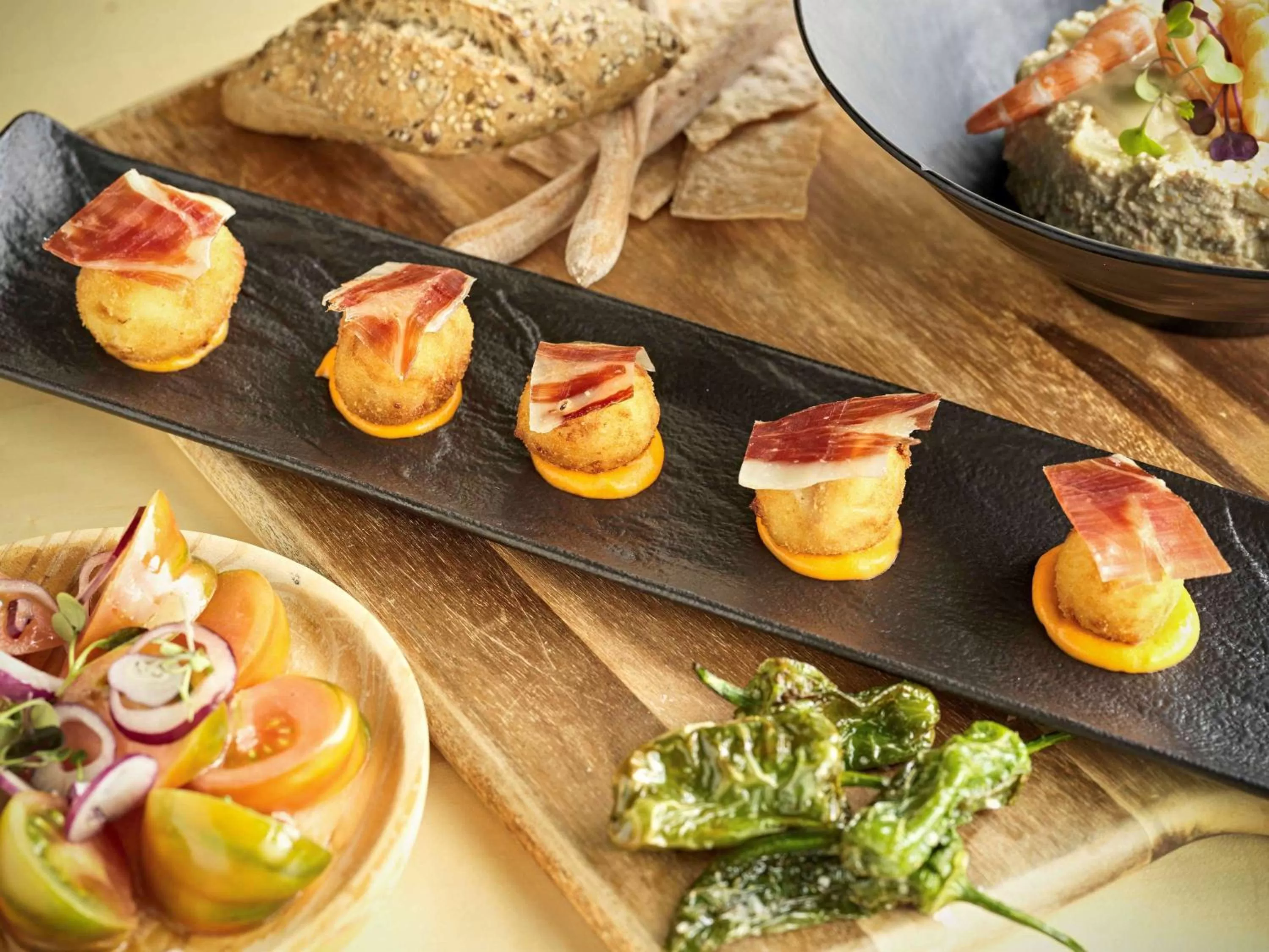 Lounge or bar in Novotel Sevilla