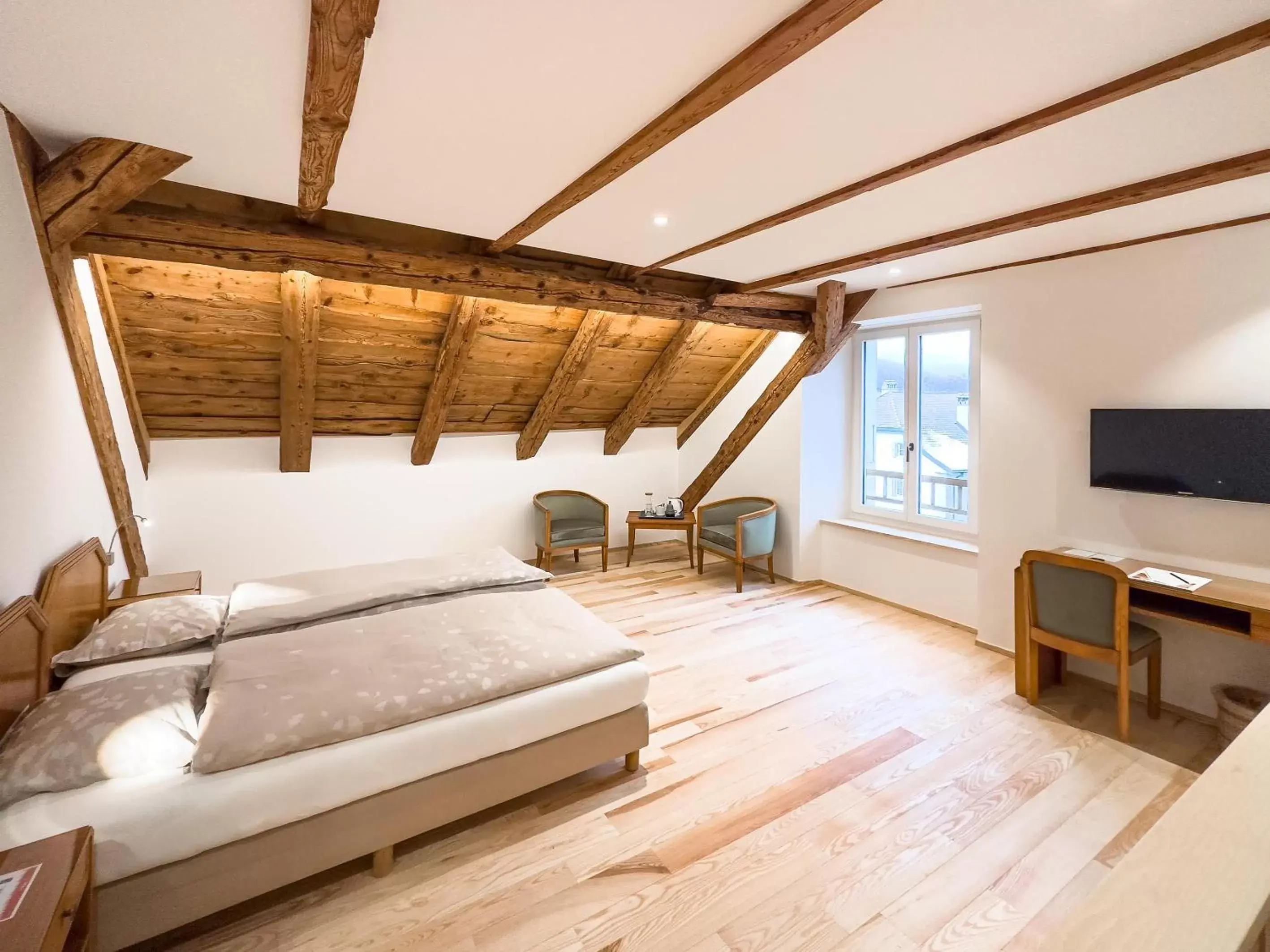 Bedroom, Bed in Hôtel de l'Aigle