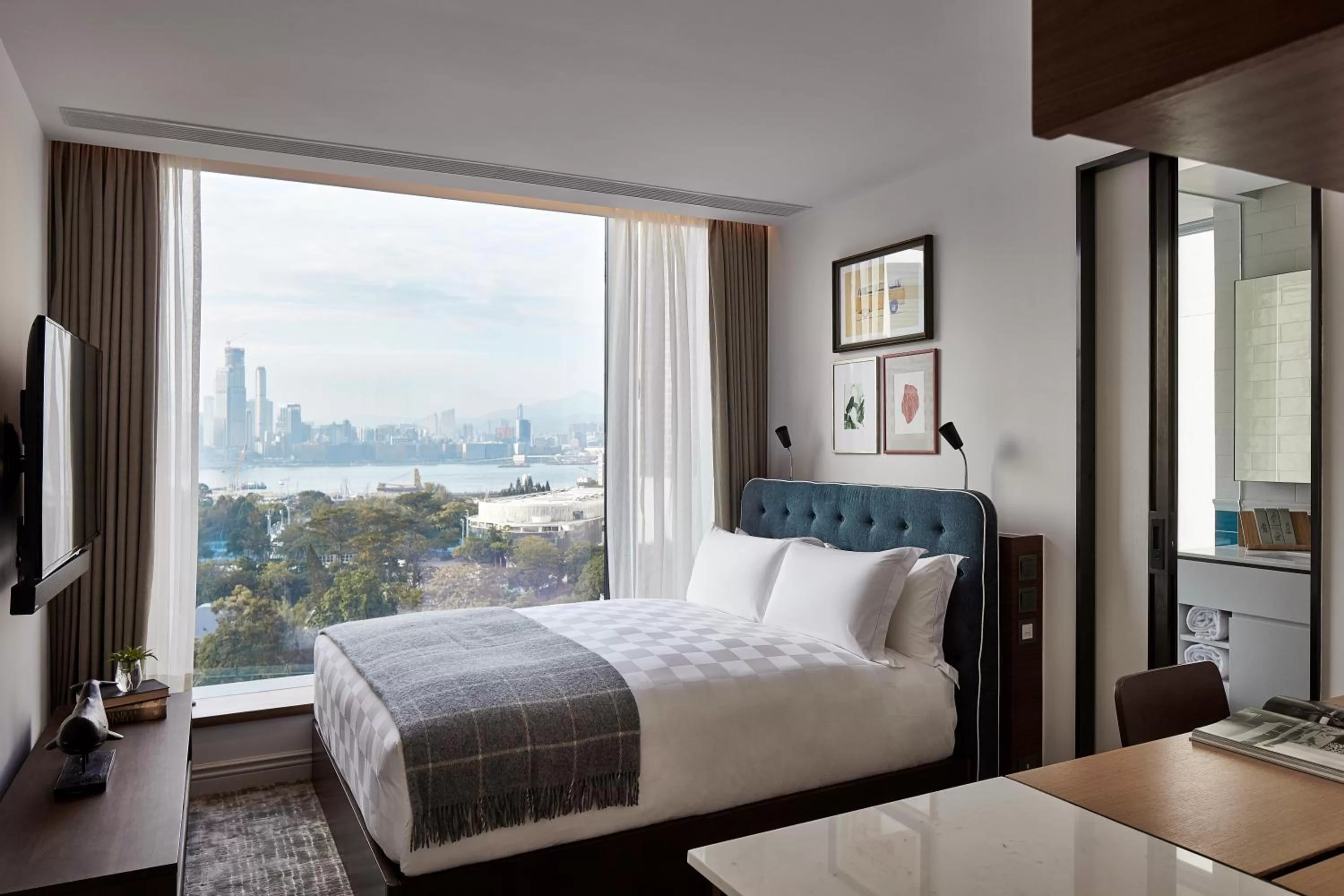 Photo of the whole room, Bed in Little Tai Hang