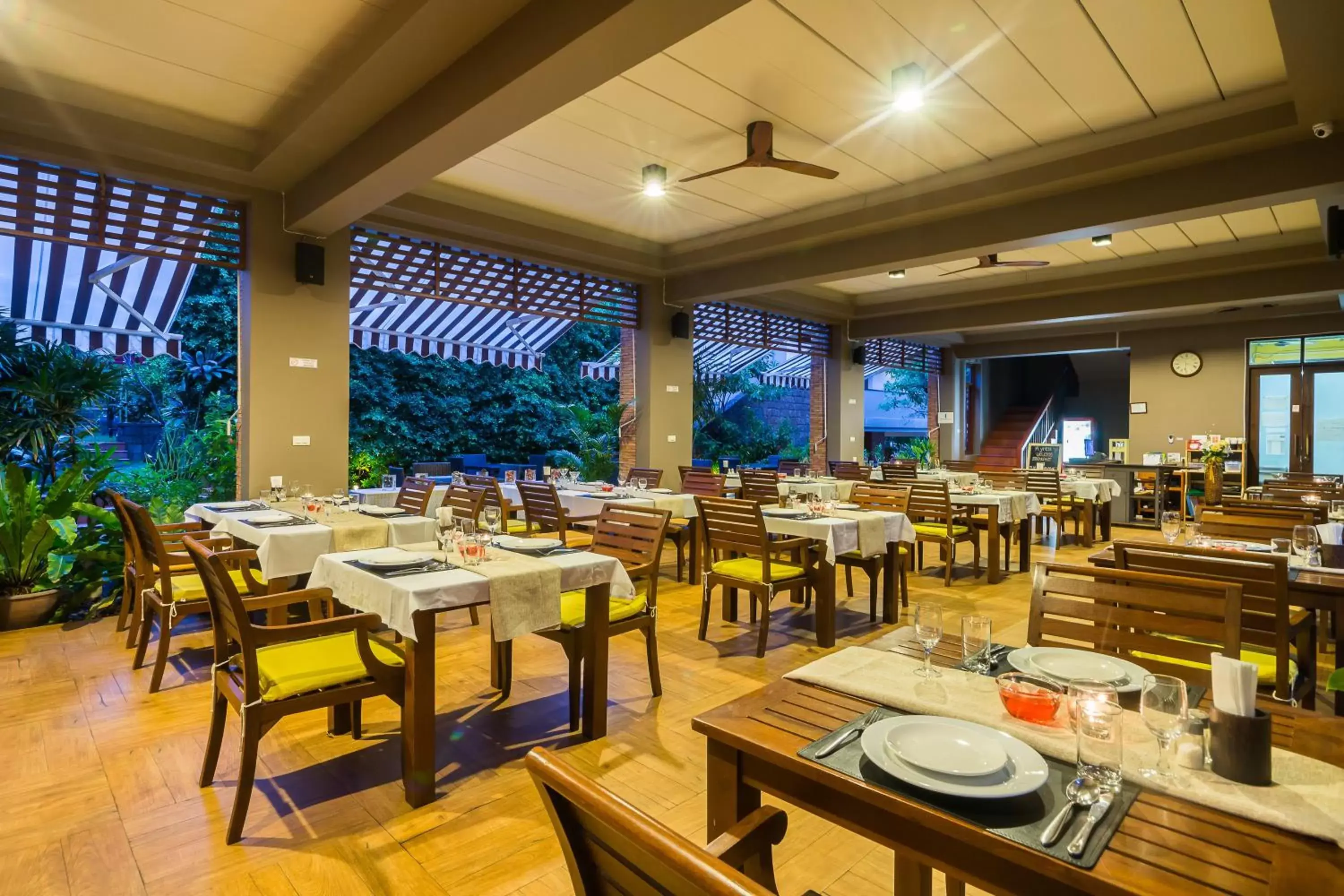 Restaurant/places to eat in Ayrest Hua Hin Hotel