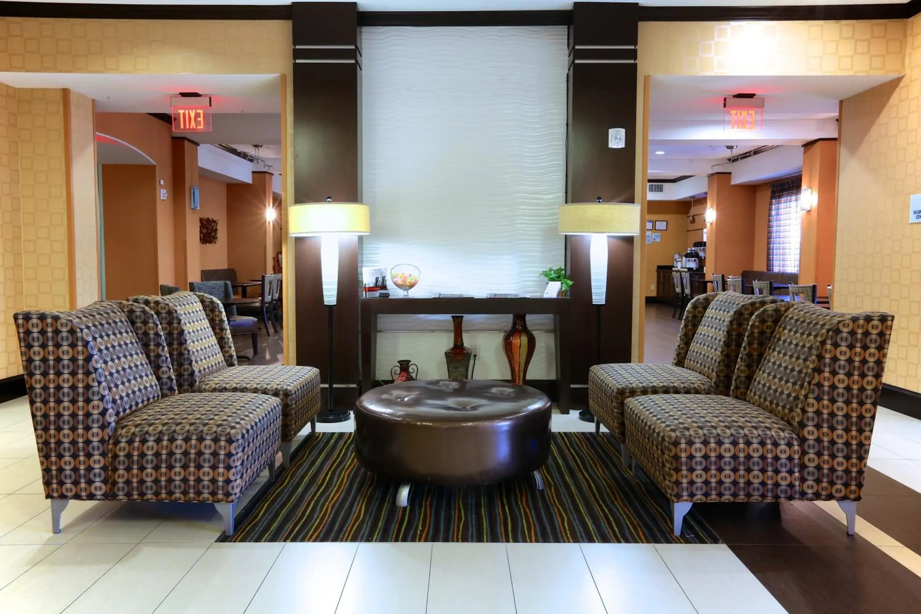 Property building, Seating Area in Holiday Inn Express Hotel & Suites Dallas West