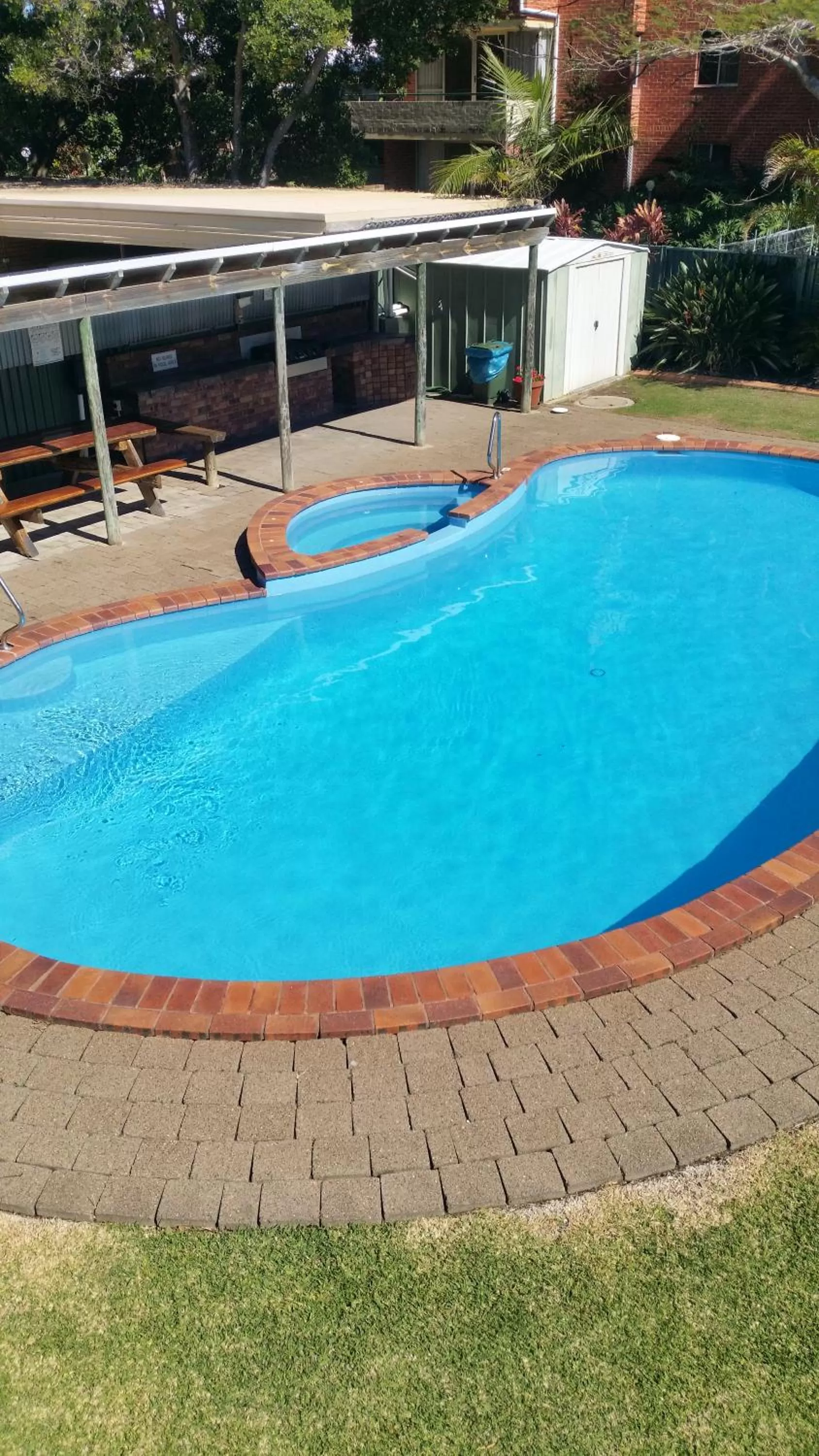 BBQ facilities in Tradewinds Apartments