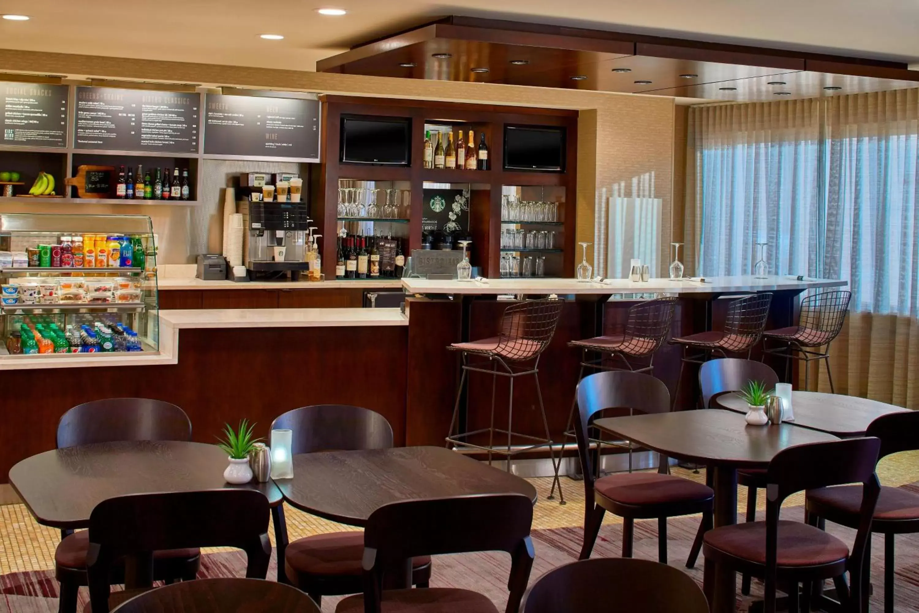 Restaurant/places to eat, Lounge/Bar in Courtyard by Marriott Albany Thruway
