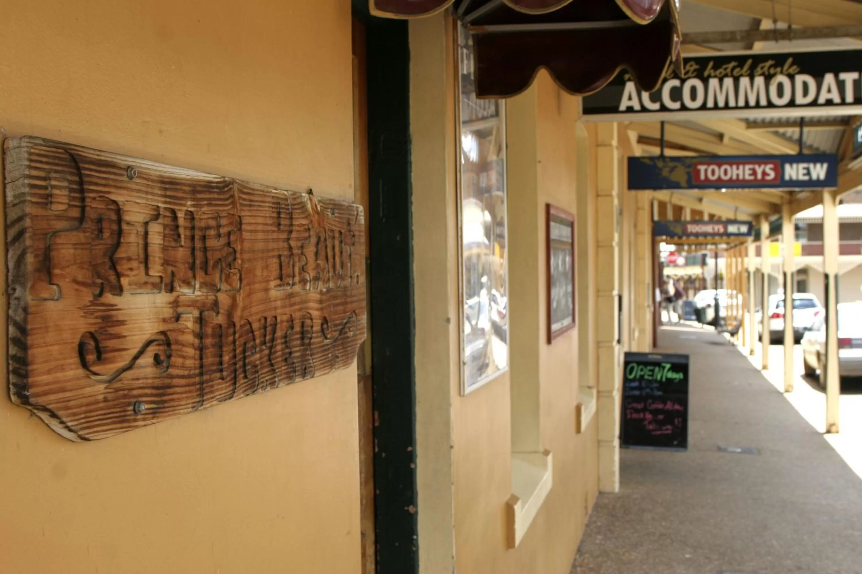 Facade/entrance in Prince Of Wales Hotel Gulgong