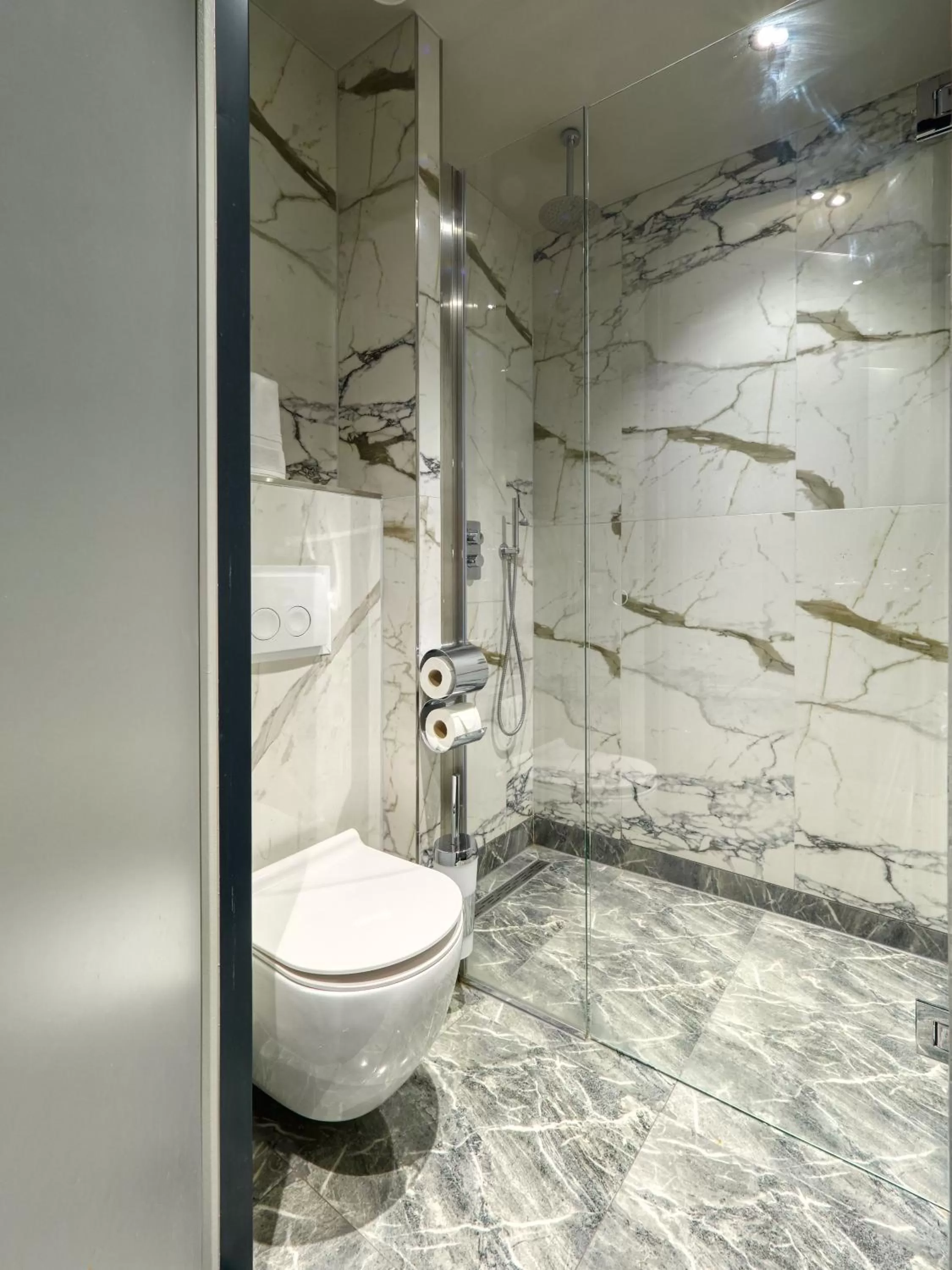 Bathroom in Triple G Hotels