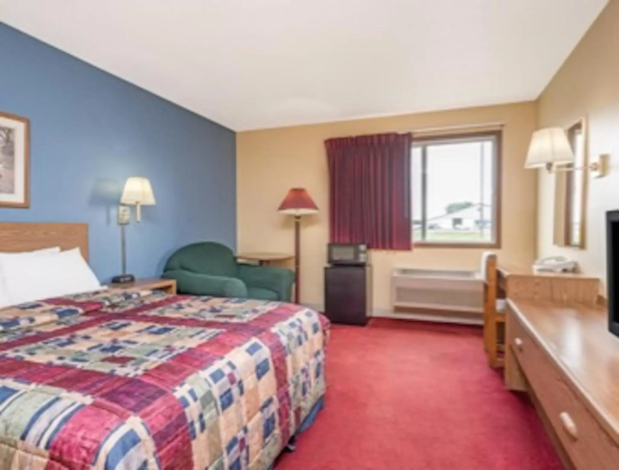 King Room - Disability Access - Non-Smoking in Days Inn by Wyndham West-Eau Claire