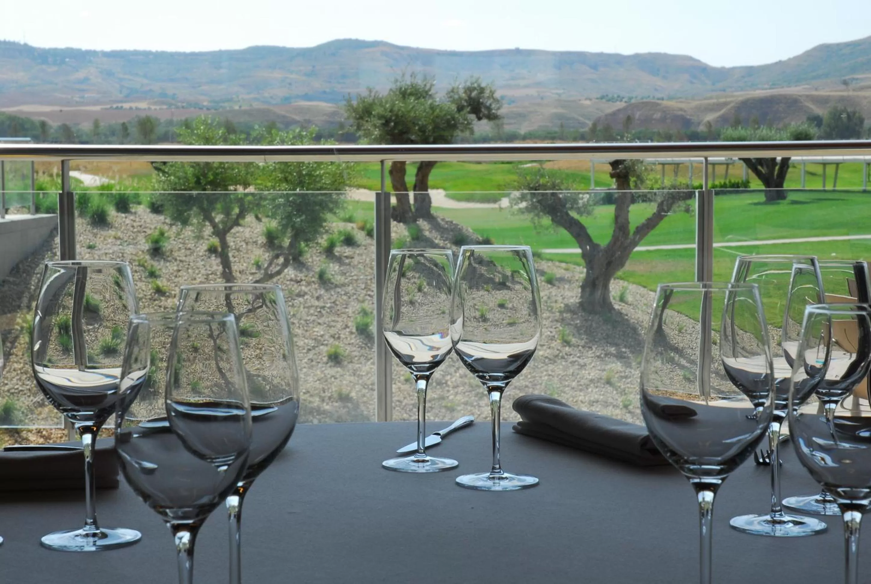 Restaurant/places to eat in Sercotel El Encin Golf