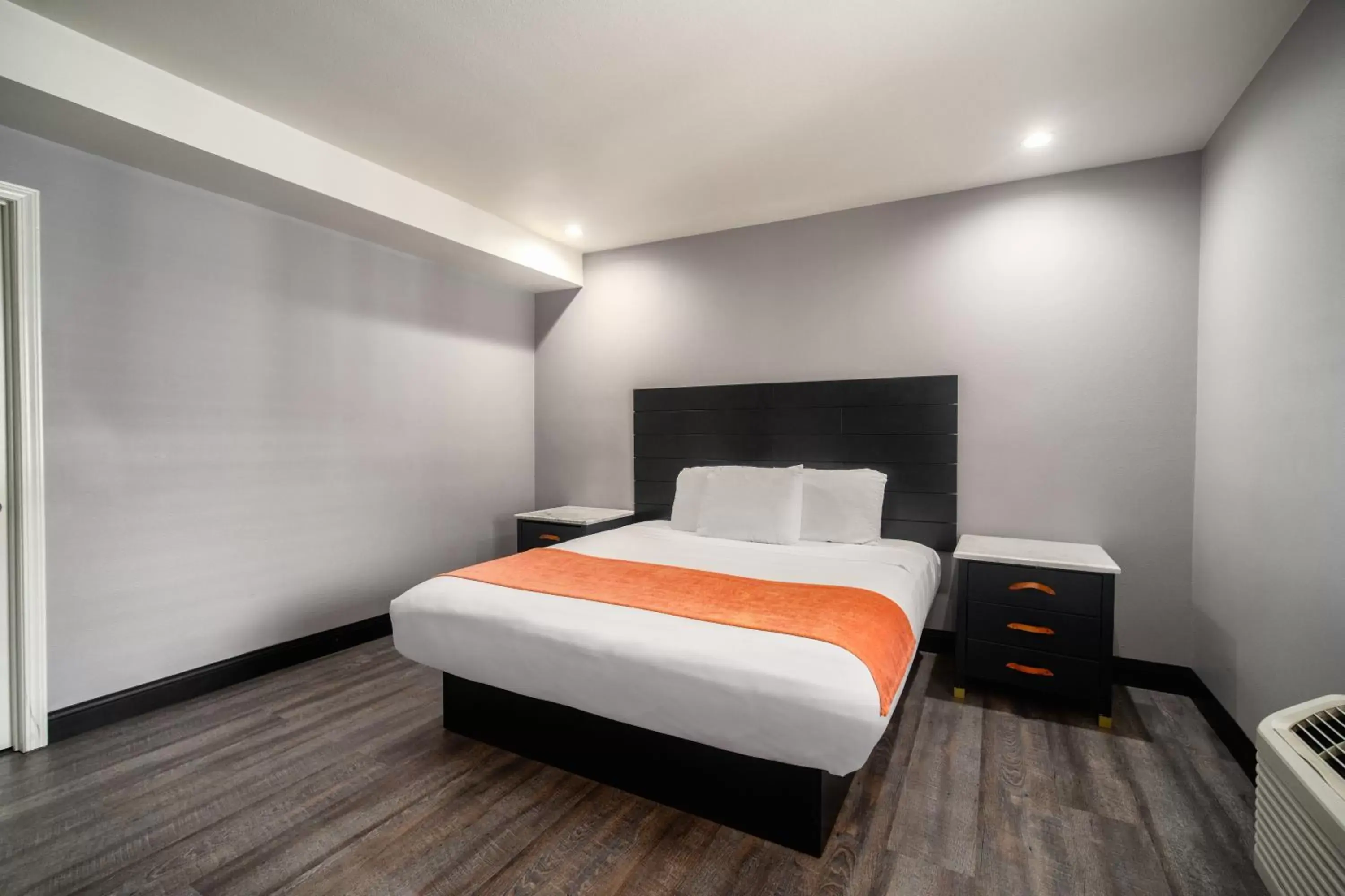 Bed in LYFE INN & SUITES by AGA - LAX Airport