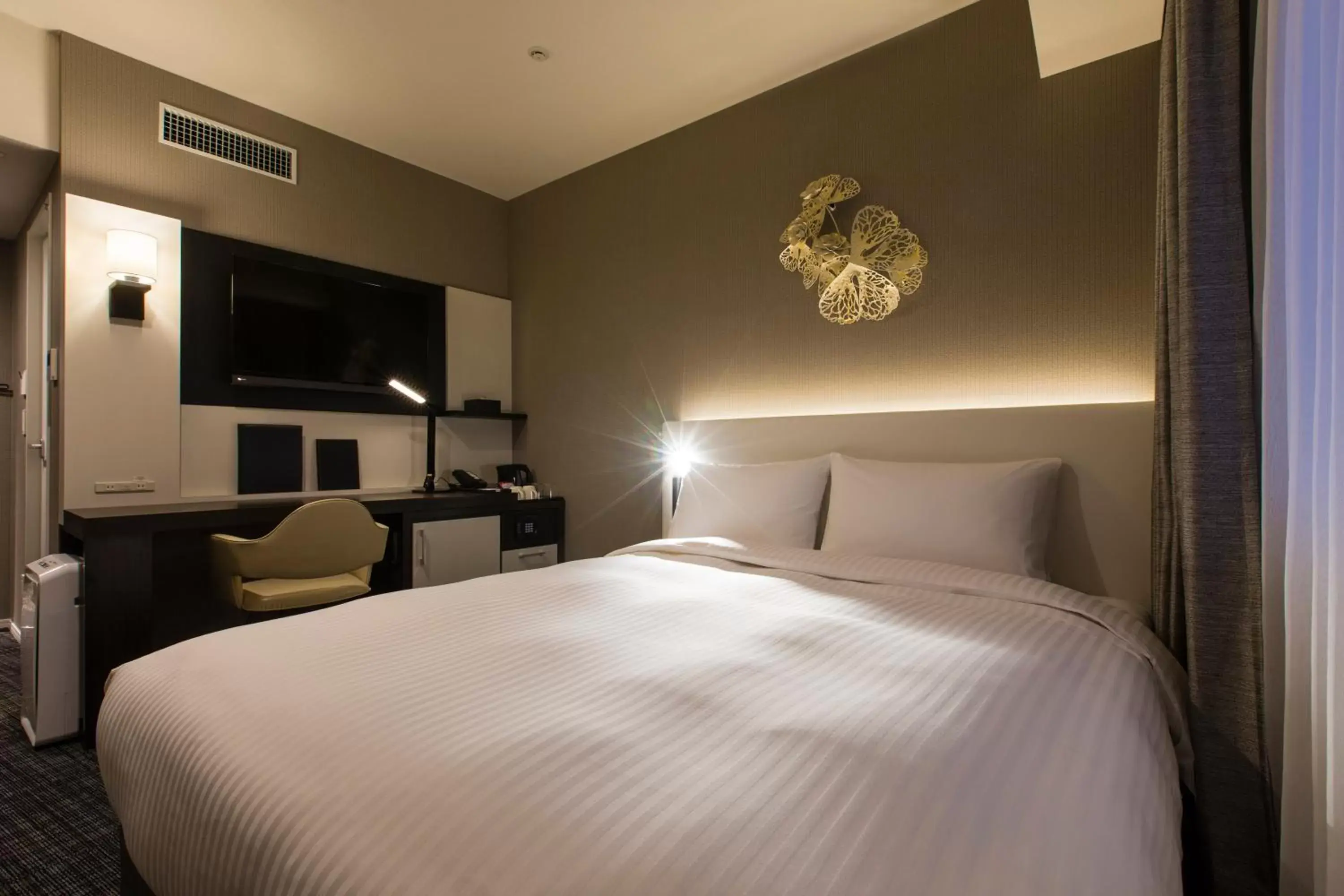 Bedroom, Bed in Premier Hotel -CABIN PRESIDENT- Osaka Bedroom, Bed in Premier Hotel -CABIN PRESIDENT- Osaka