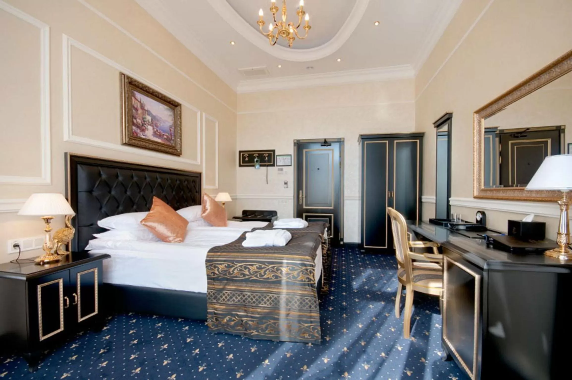 Photo of the whole room, Bed in Villa Le Premier - Maestro