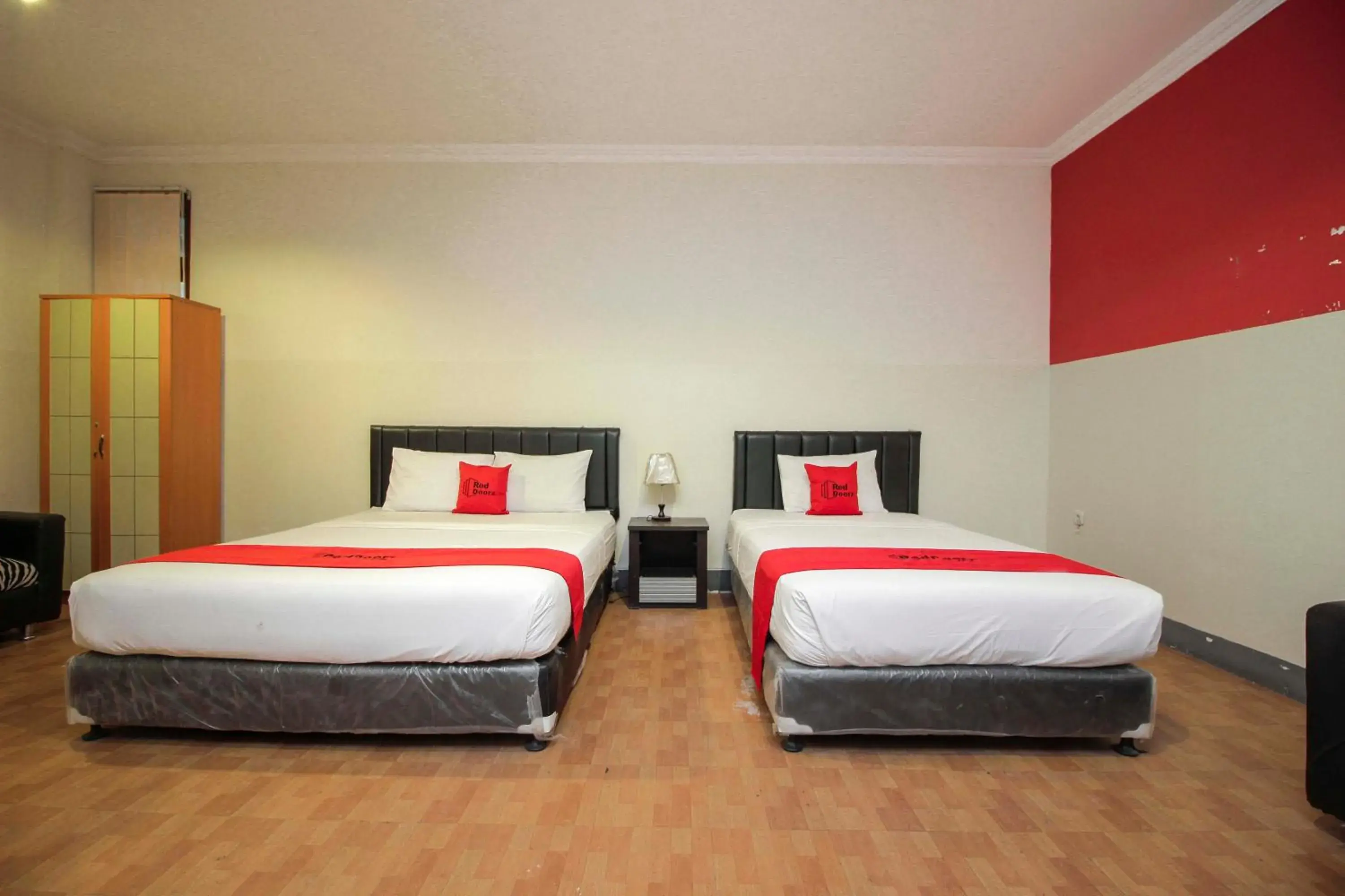 Bedroom, Bed in RedDoorz near Bethesda Manado